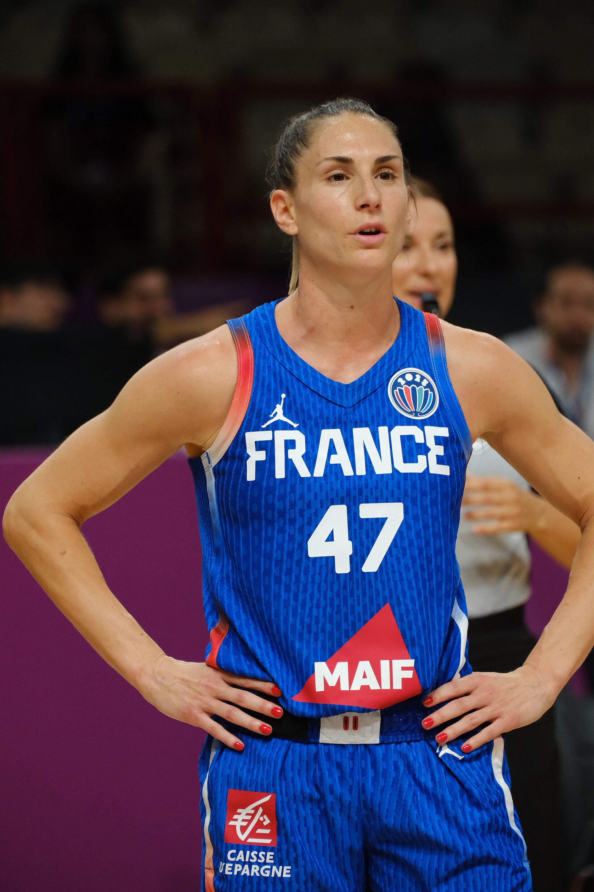 Imagem de referência relacionada a Romane Bernies, item descrito como jogadora de basquetebol francesa
