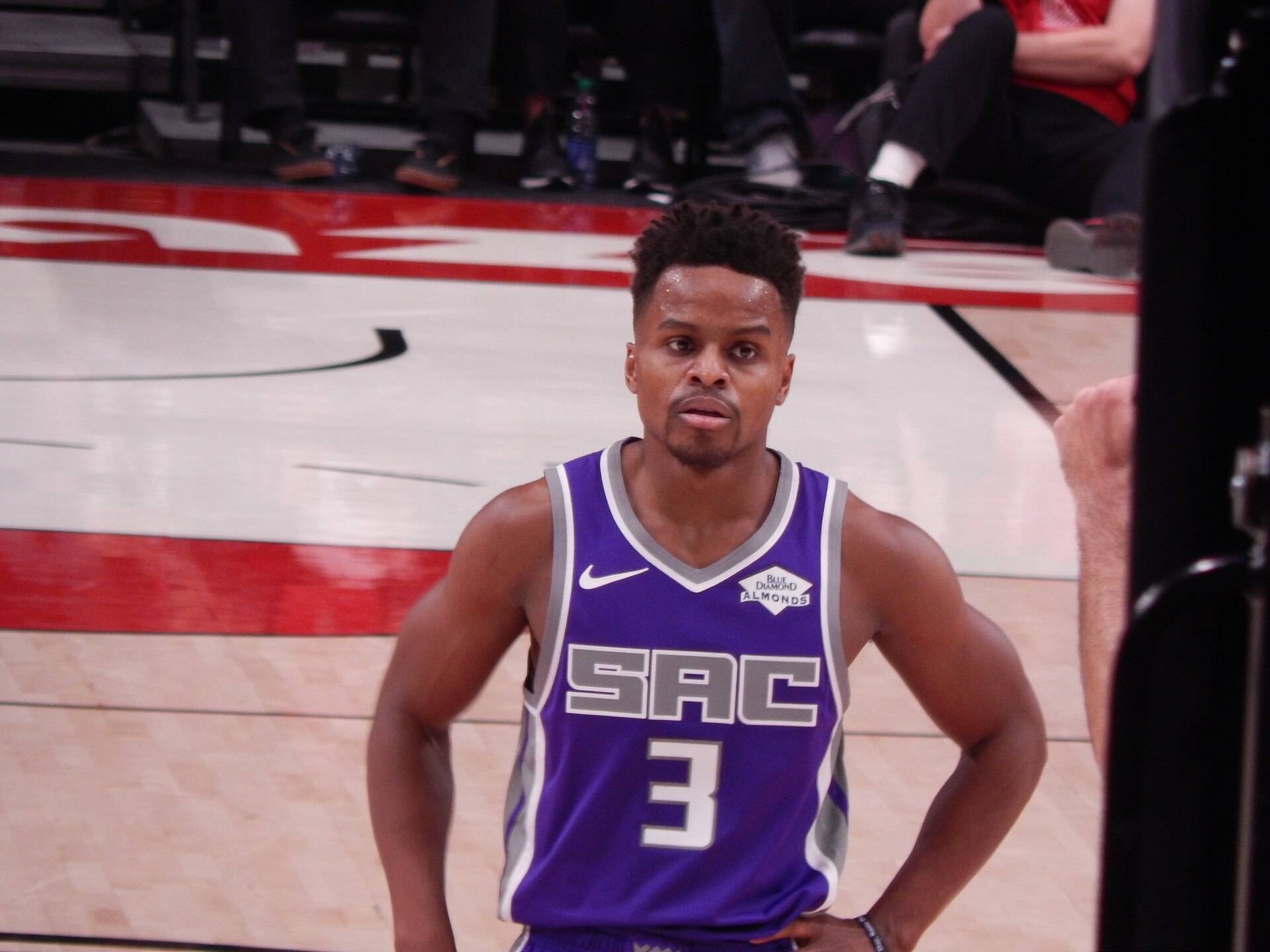 Imagem de referência relacionada a Yogi Ferrell, item descrito como basquetebolista estadunidense