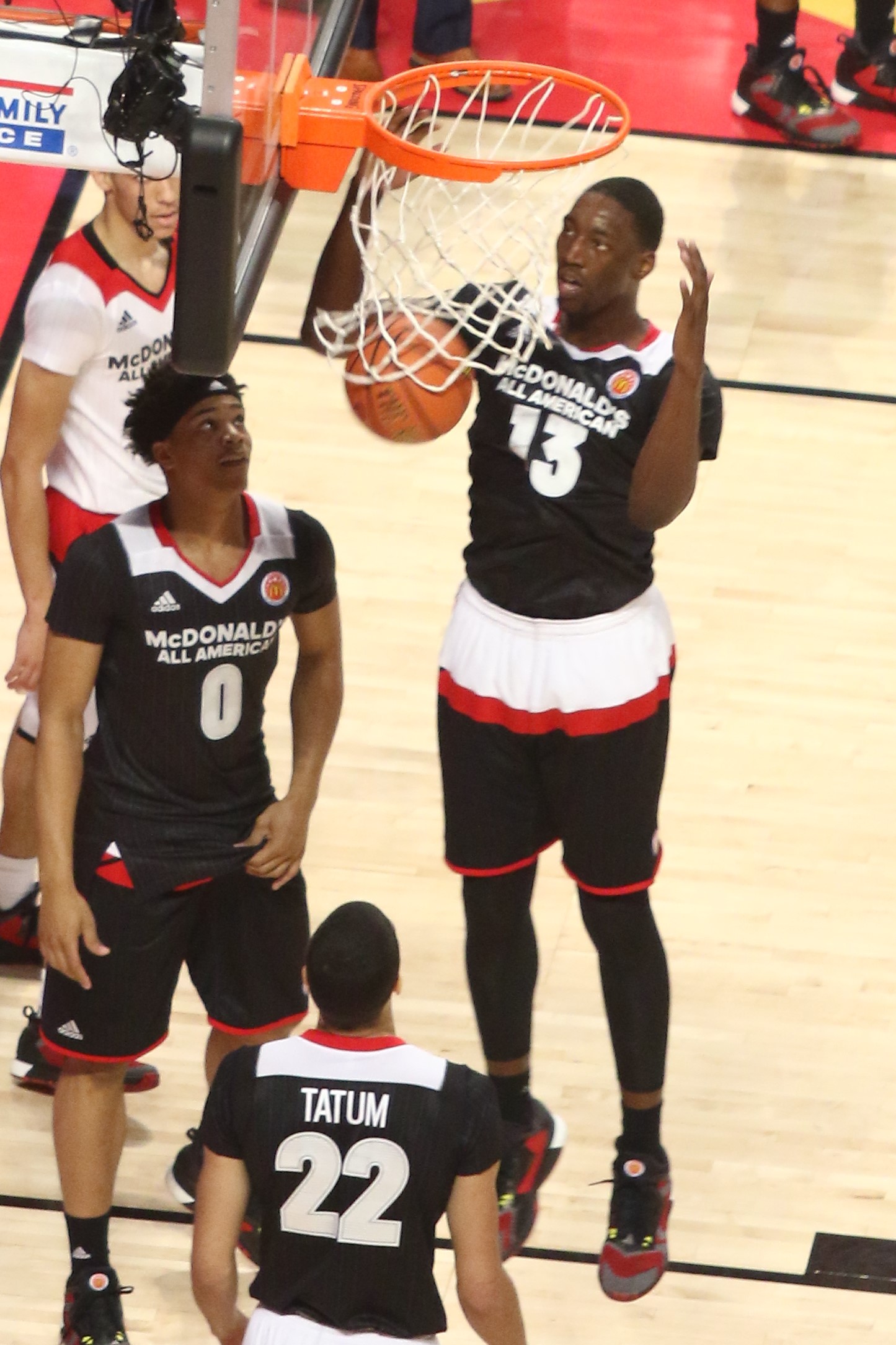 Imagem de referência de Miles Bridges, descrito nos dados abertos como jogador de basquetebol norte-americano