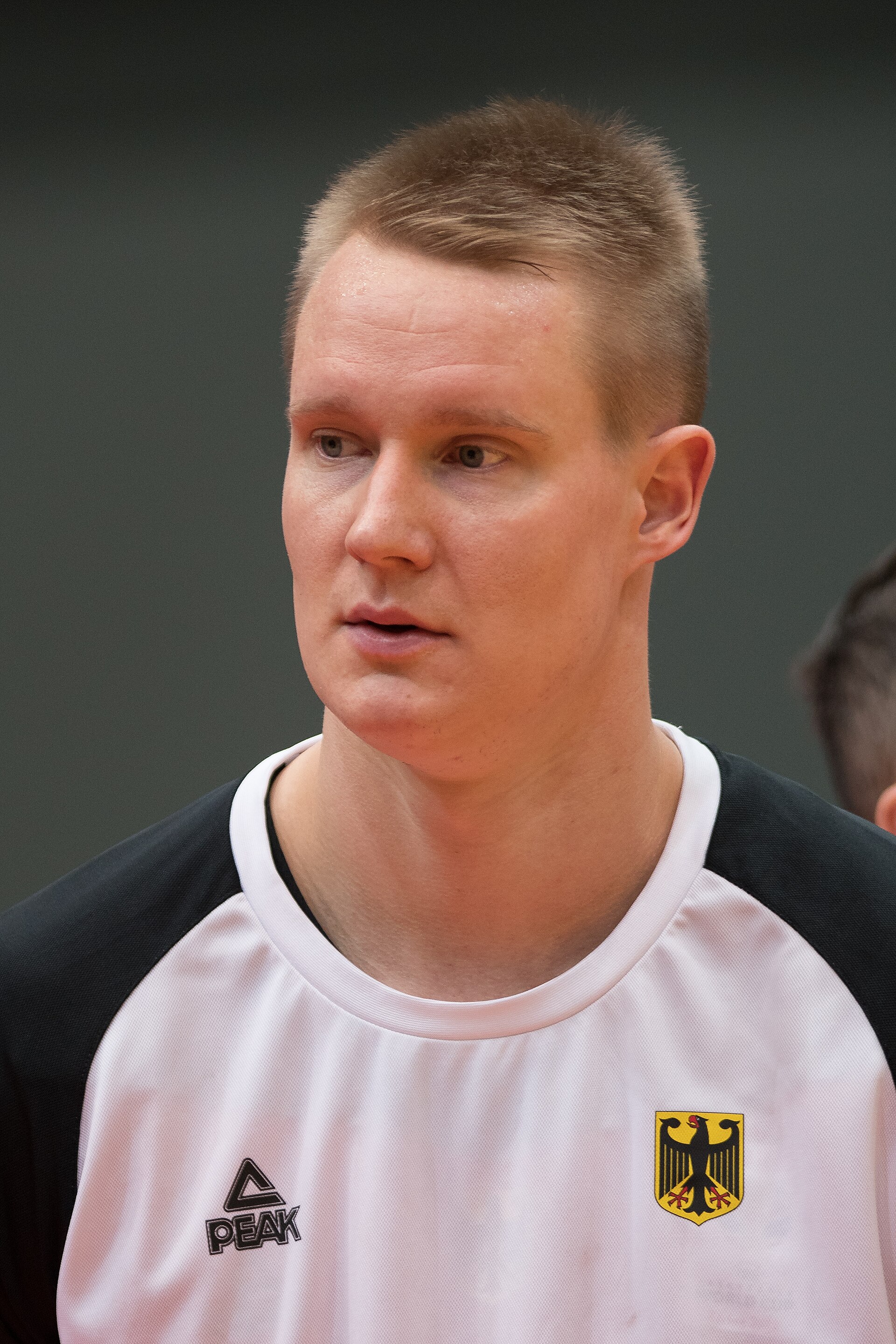Imagem de referência relacionada a Robin Benzing, item descrito como jogador de basquete alemão