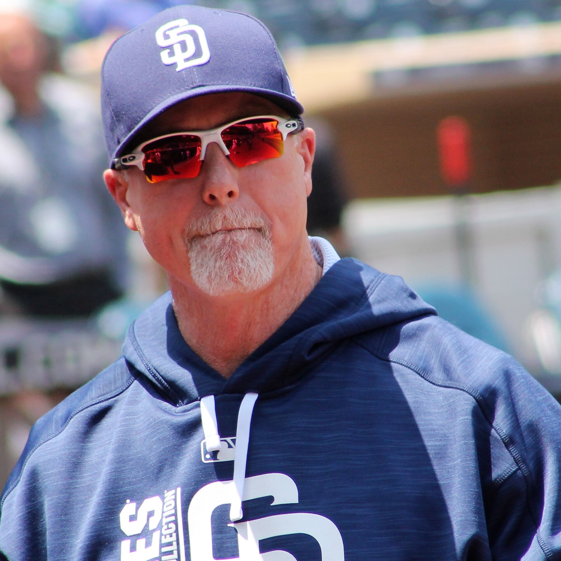 Imagem de referência de Mark McGwire, descrito nos dados abertos como jogador de beisebol americano