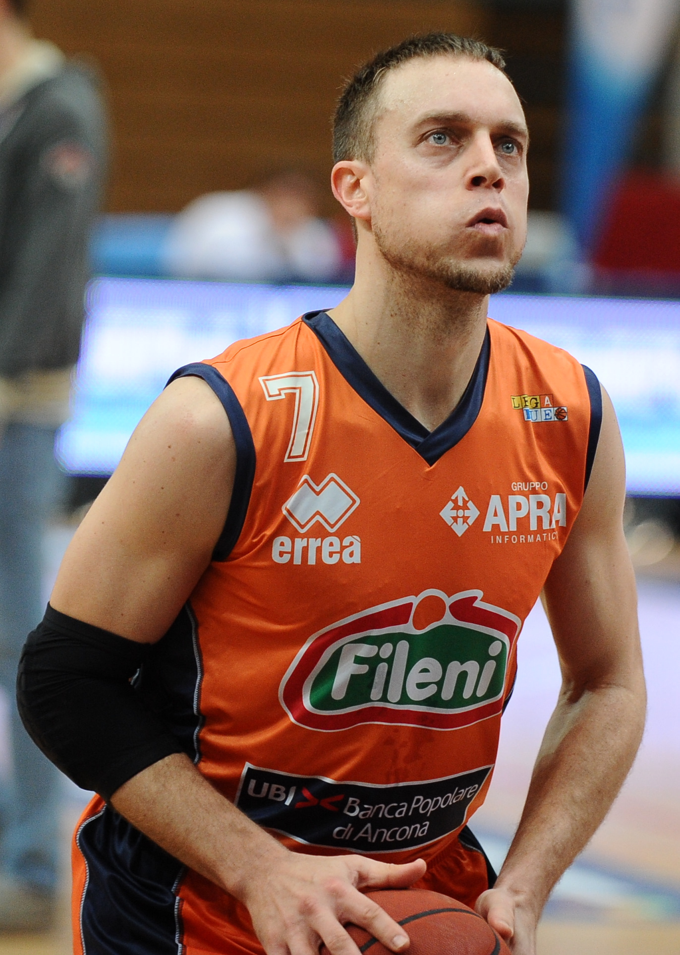 Imagem de referência relacionada a Ryan Hoover, item descrito como basquetebolista estadunidense