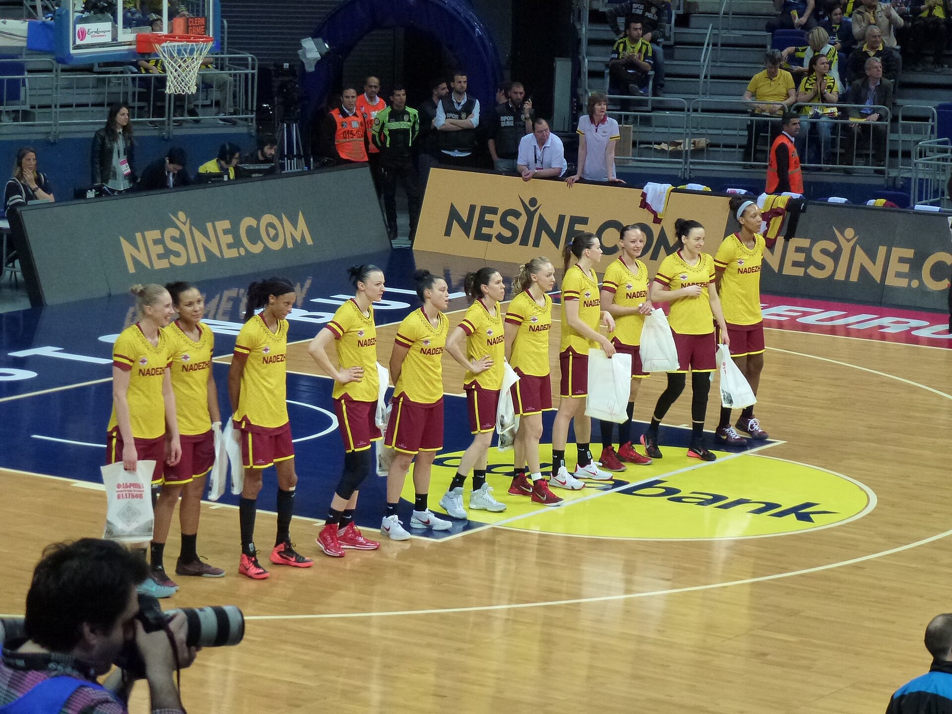 Imagem de referência relacionada a DeWanna Bonner, item descrito como jogadora de basquetebol norte-americana