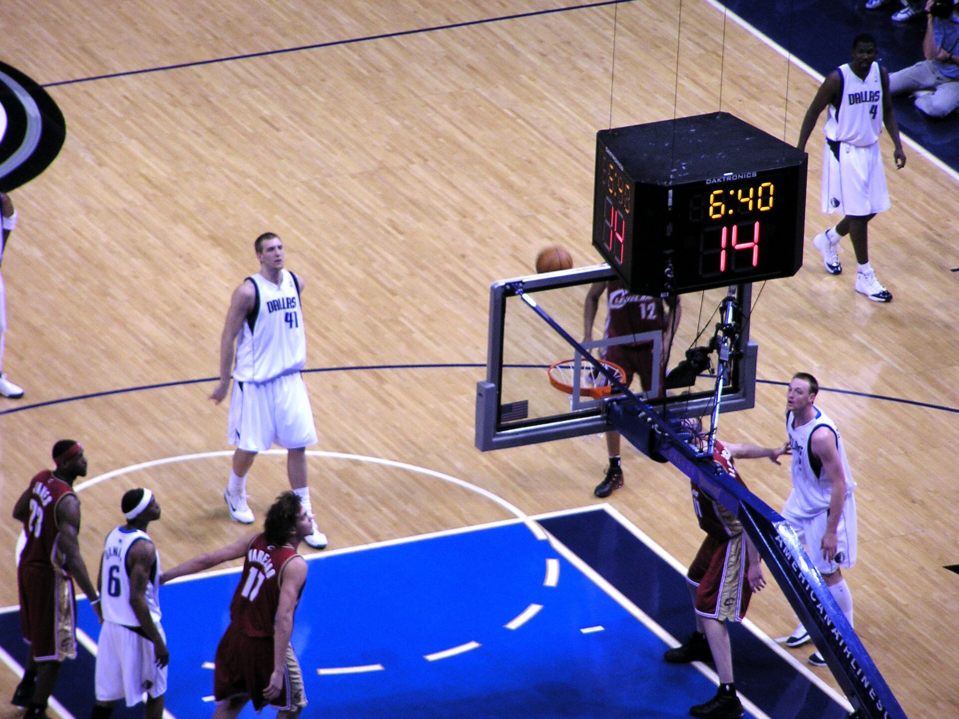 Imagem de referência relacionada a Keith Van Horn, item descrito como basquetebolista estadunidense