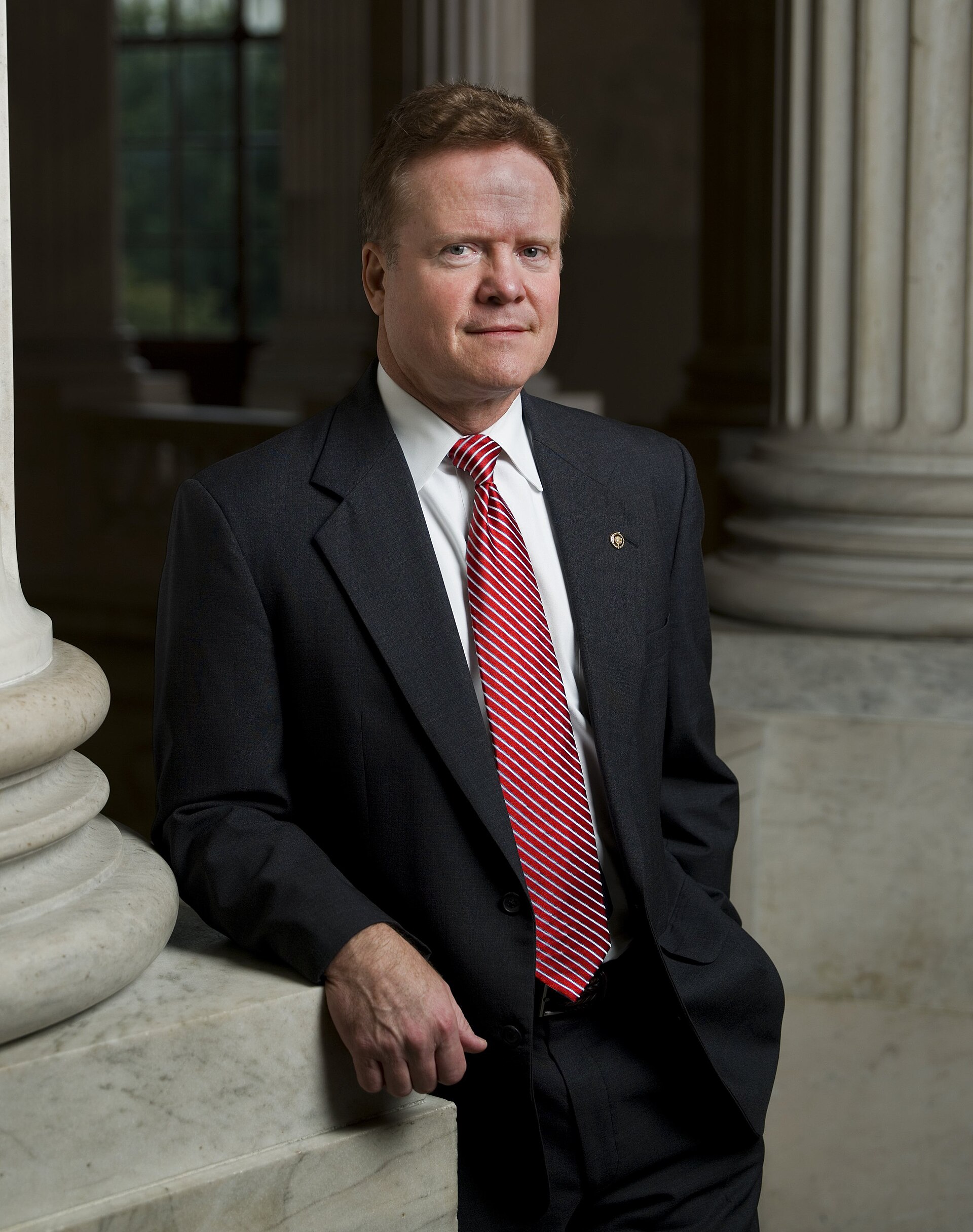 Imagem de referência de Jim Webb, descrito nos dados abertos como oficial militar, Estados Unidos