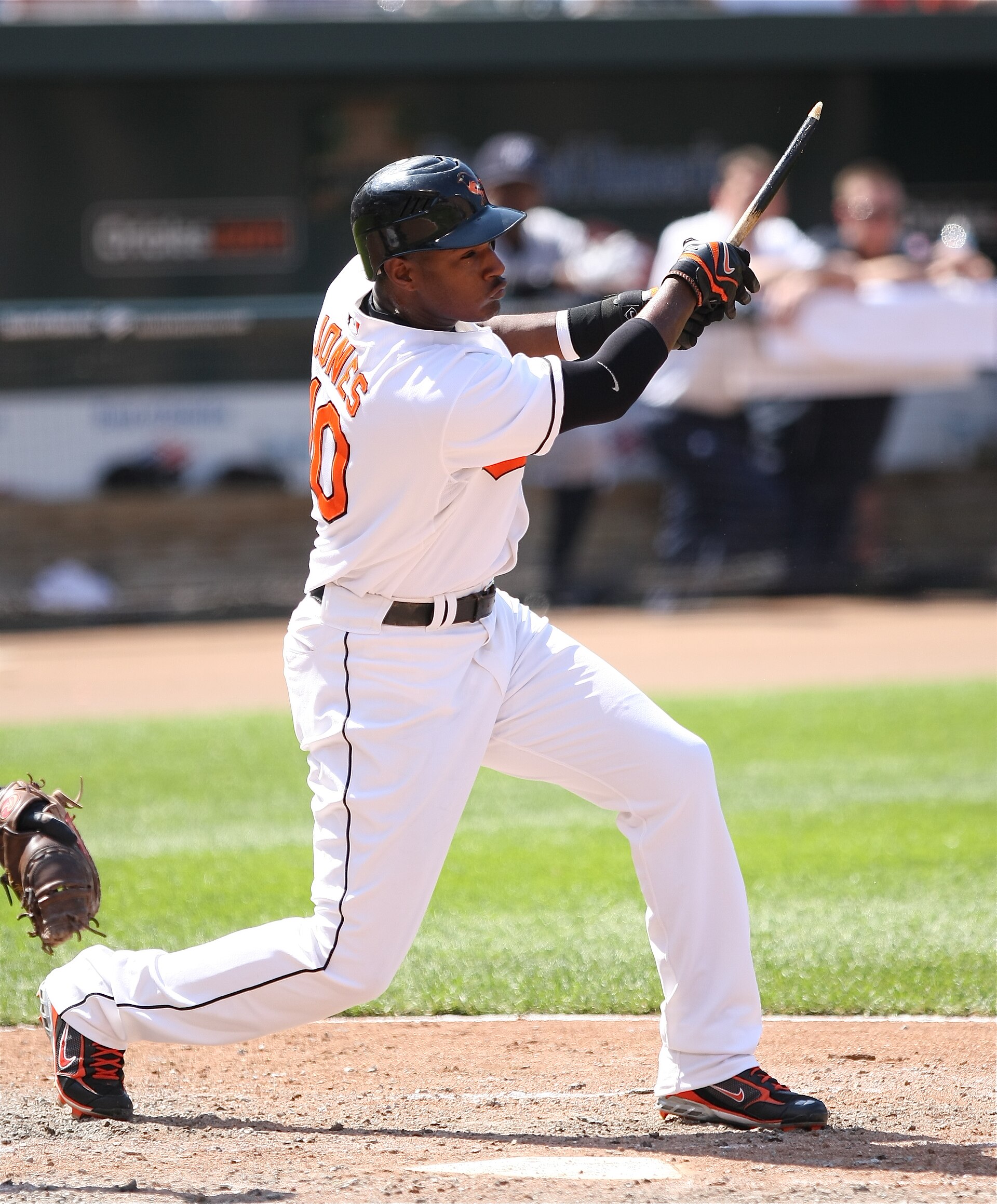 Imagem de referência de Adam Jones, descrito nos dados abertos como jogador de beisebol americano