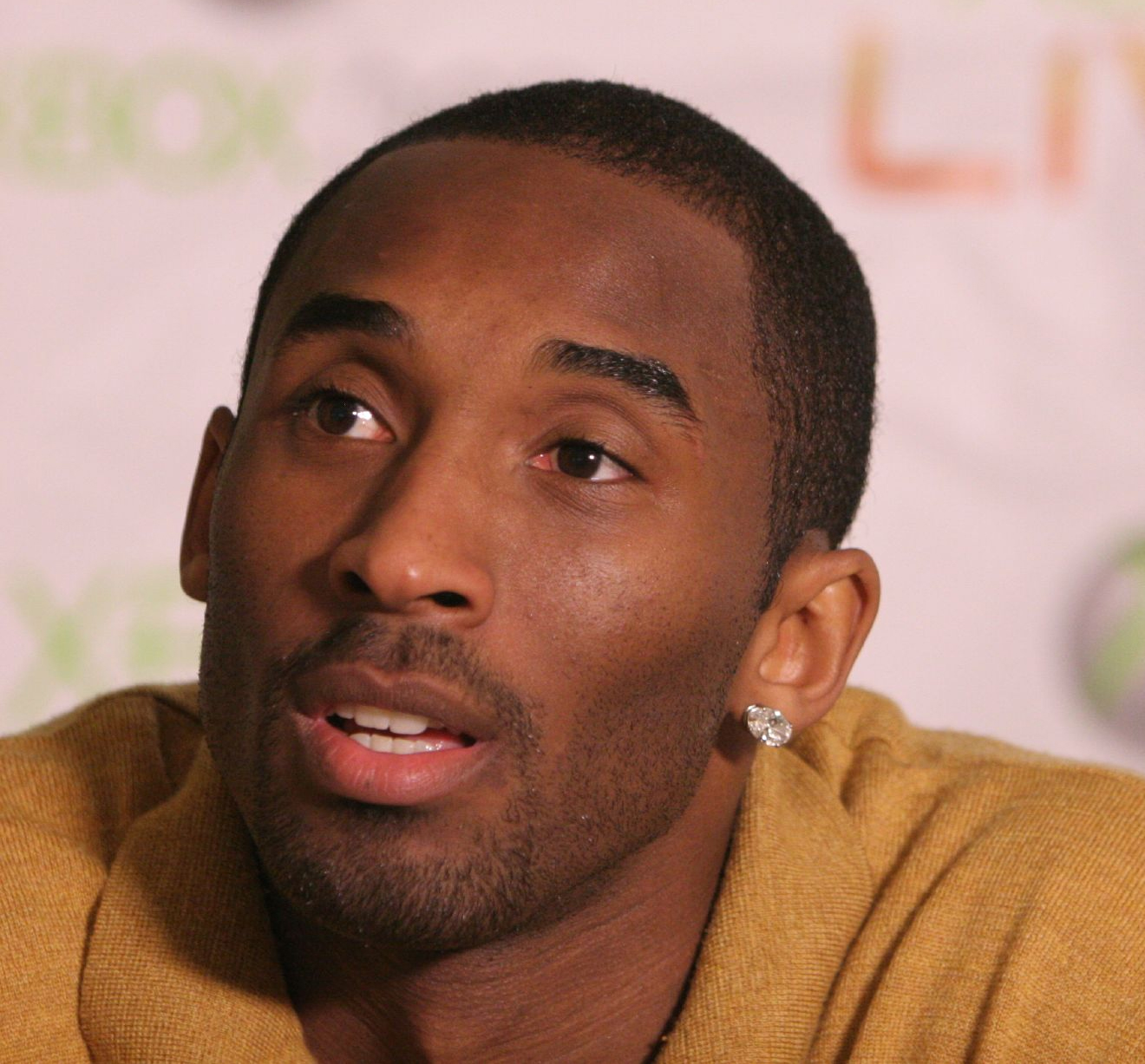Imagem de referência de Kobe Bryant, descrito nos dados abertos como basquetebolista estadunidense