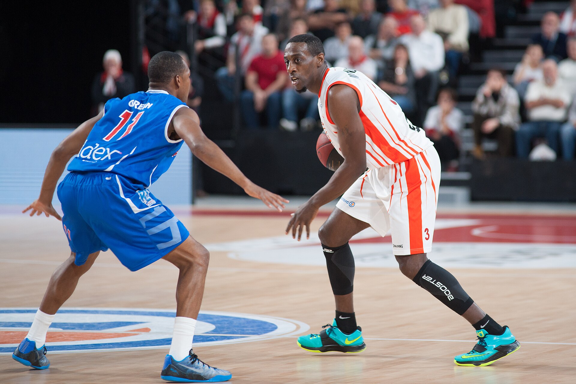 Imagem de referência relacionada a Paccelis Morlende, item descrito como jogador de basquete francês