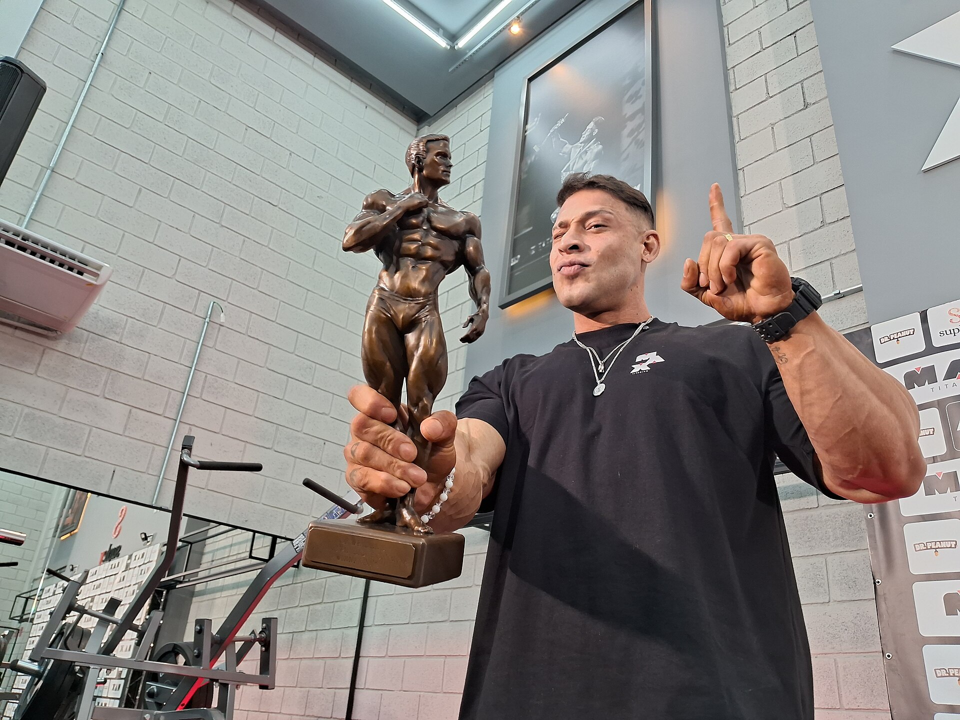 Imagem de referência relacionada a Mr. Olympia, item descrito como competição internacional de fisiculturismo