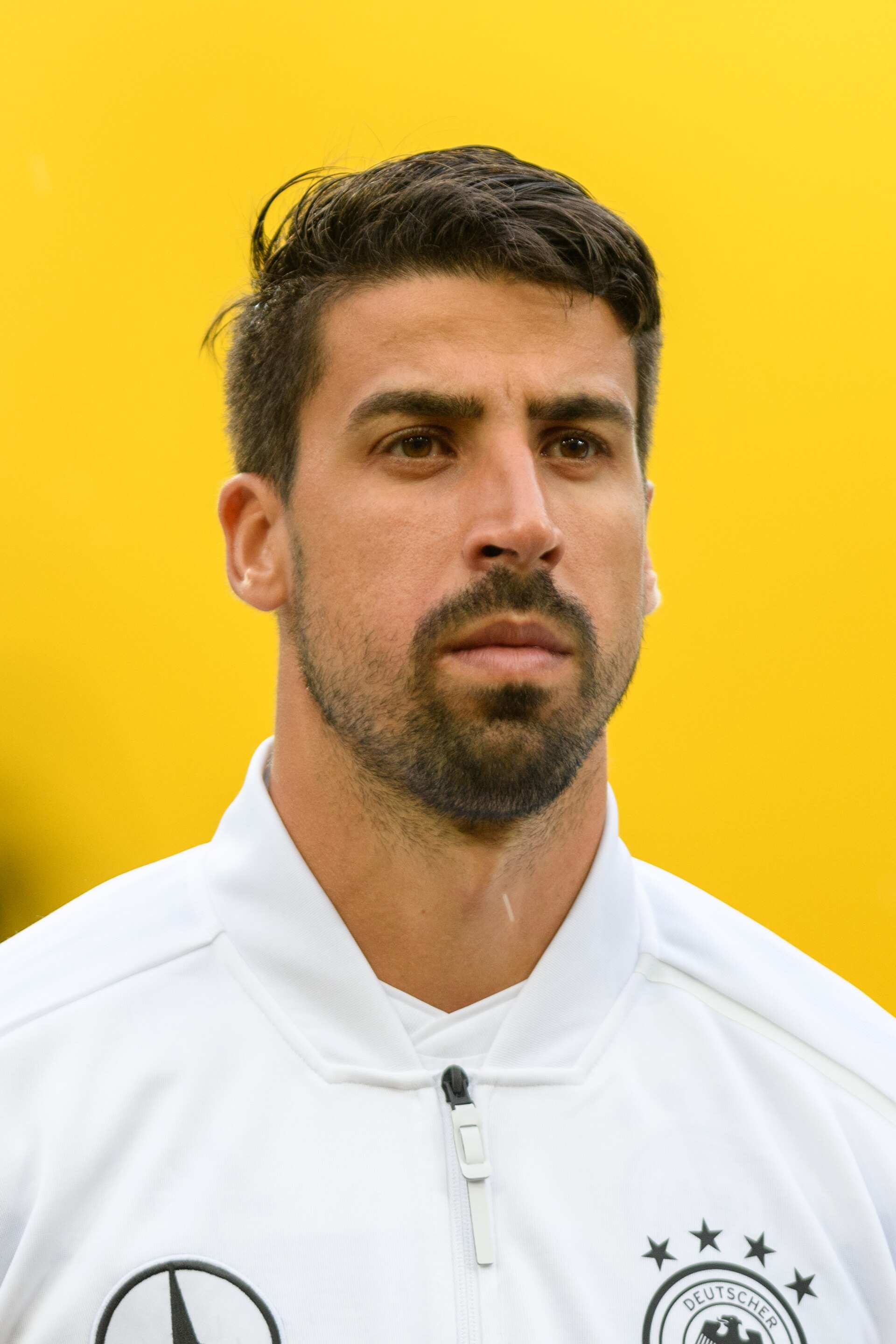 Imagem de referência relacionada a Sami Khedira, item descrito como futebolista alemão