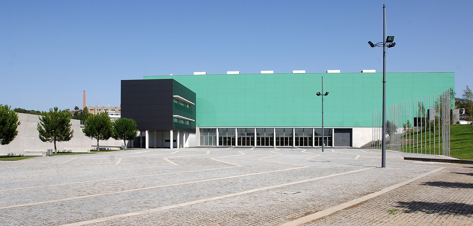 Imagem de referência relacionada a Multiusos de Guimarães, item descrito como pavilhão em Guimarães, Portugal