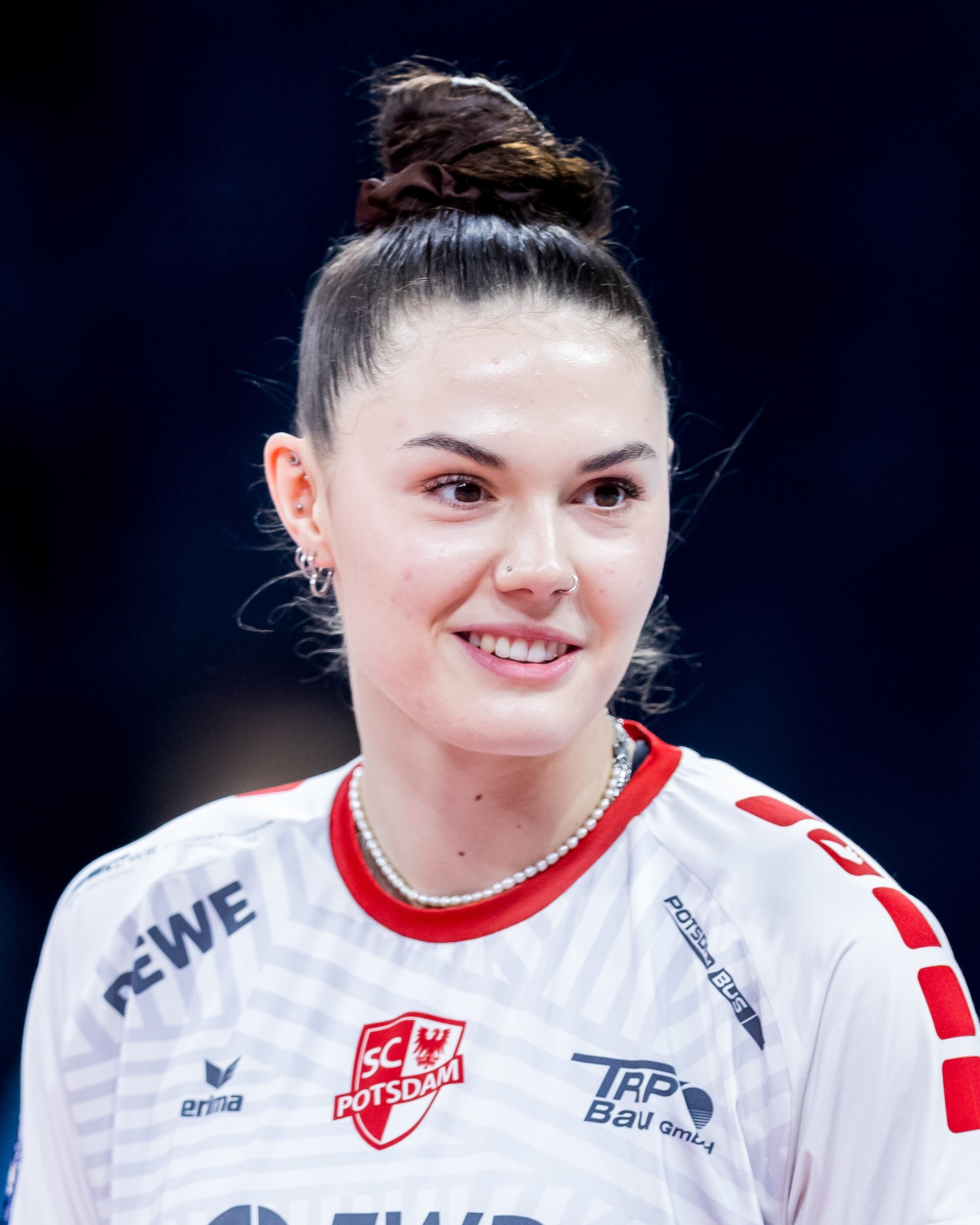 Imagem de referência de Anastasia Cekulaev, descrito nos dados abertos como jogadora de voleibol alemã