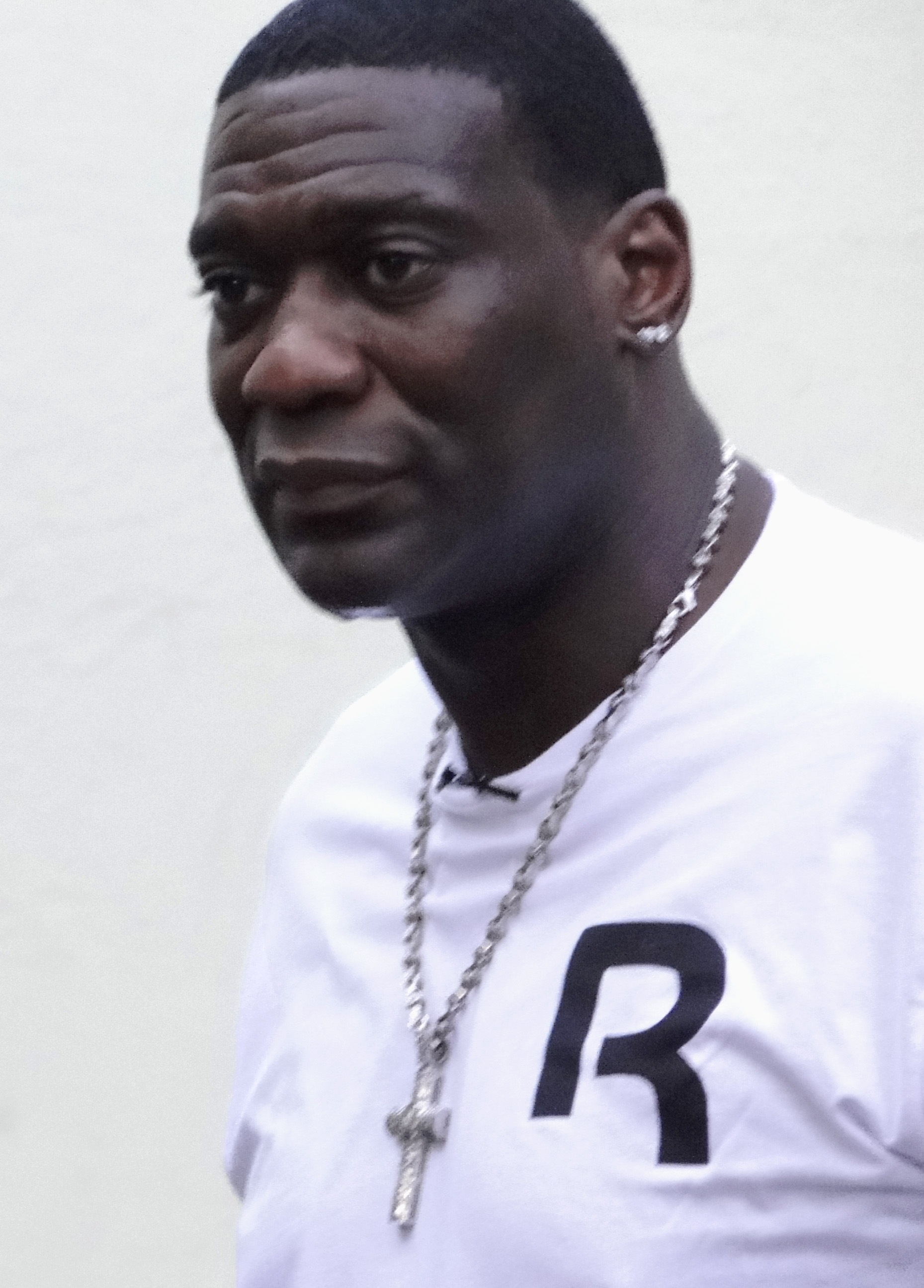 Imagem de referência relacionada a Shawn Kemp, item descrito como basquetebolista estadunidense
