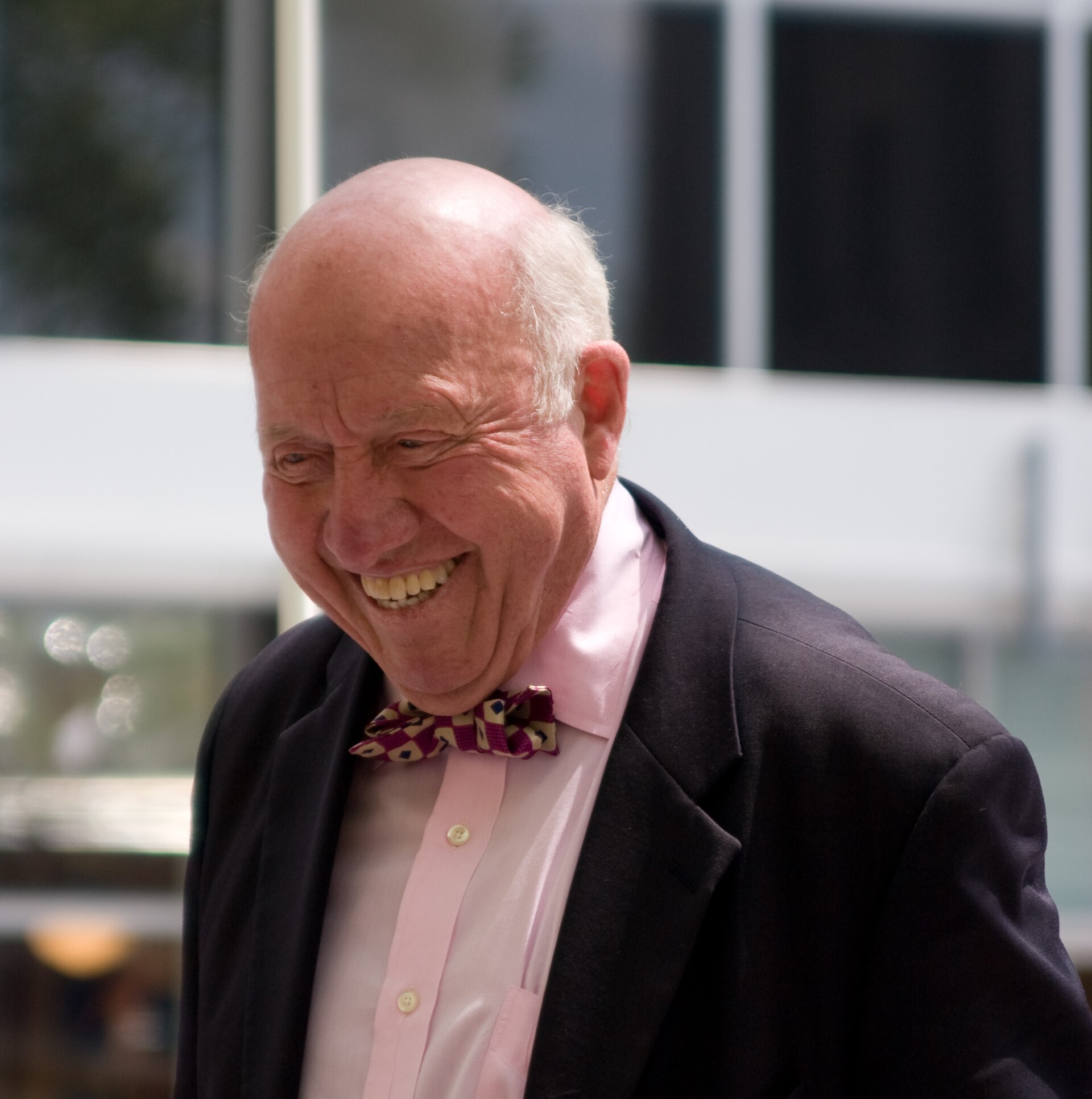 Imagem de referência de Bud Collins, descrito nos dados abertos como tenista americano