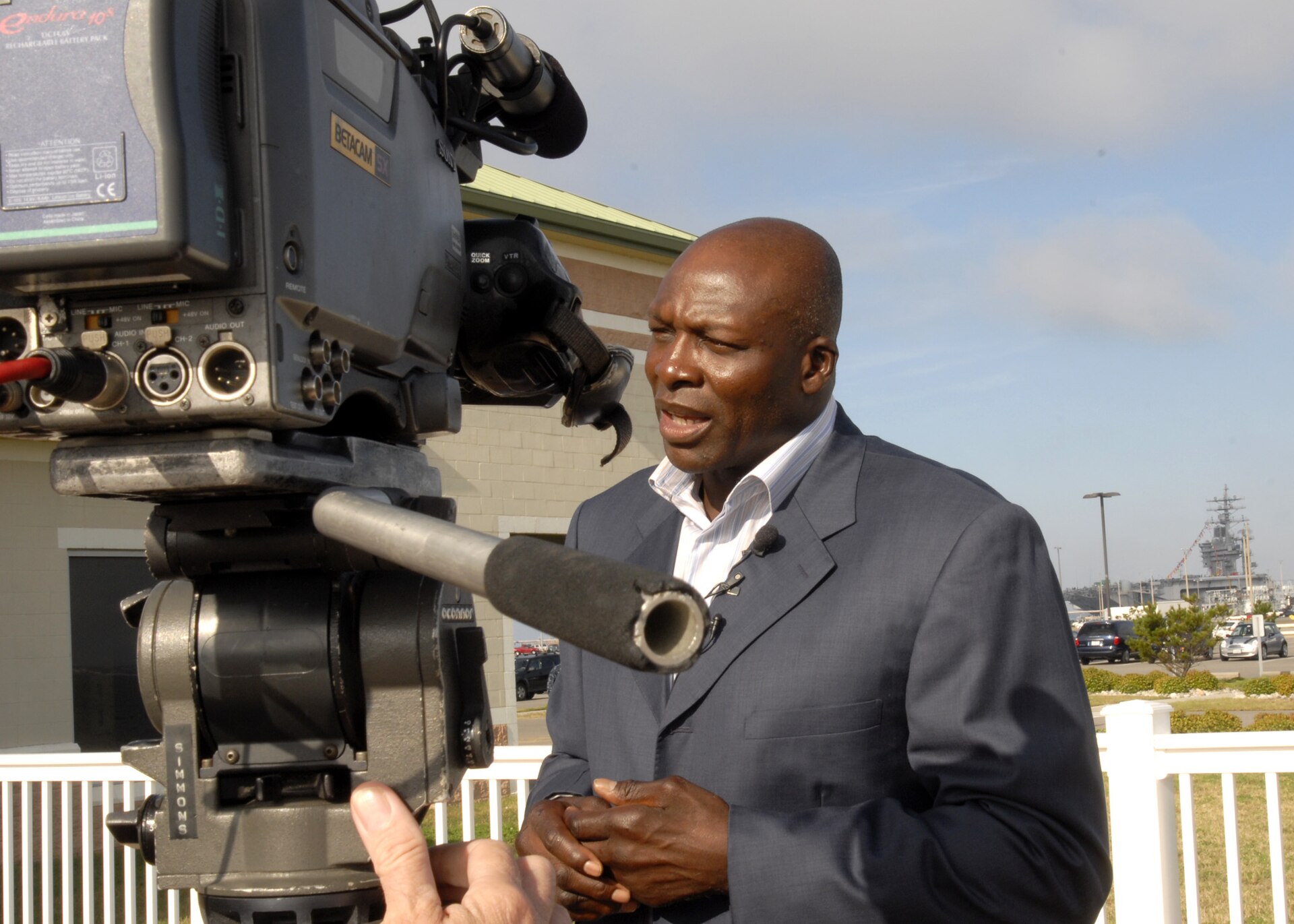 Imagem de referência de Bruce Smith, descrito nos dados abertos como jogador de futebol americano dos Estados Unidos