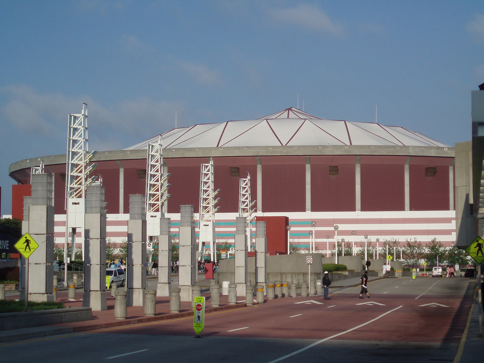 Imagem de referência de Georgia Dome, descrito nos dados abertos como estádio em Atlanta, Estados Unidos