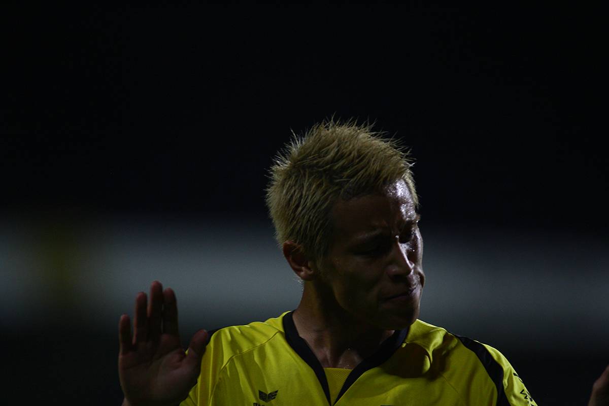 Imagem de referência de Keisuke Honda, descrito nos dados abertos como treinador e ex-futebolista japonês