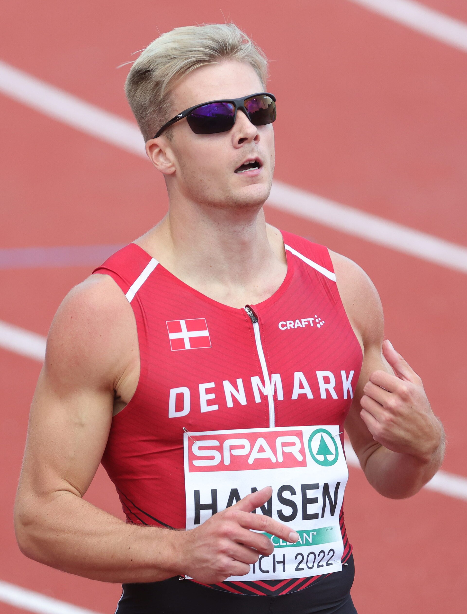 Imagem de referência de Simon Hansen, descrito nos dados abertos como atleta dinamarquês