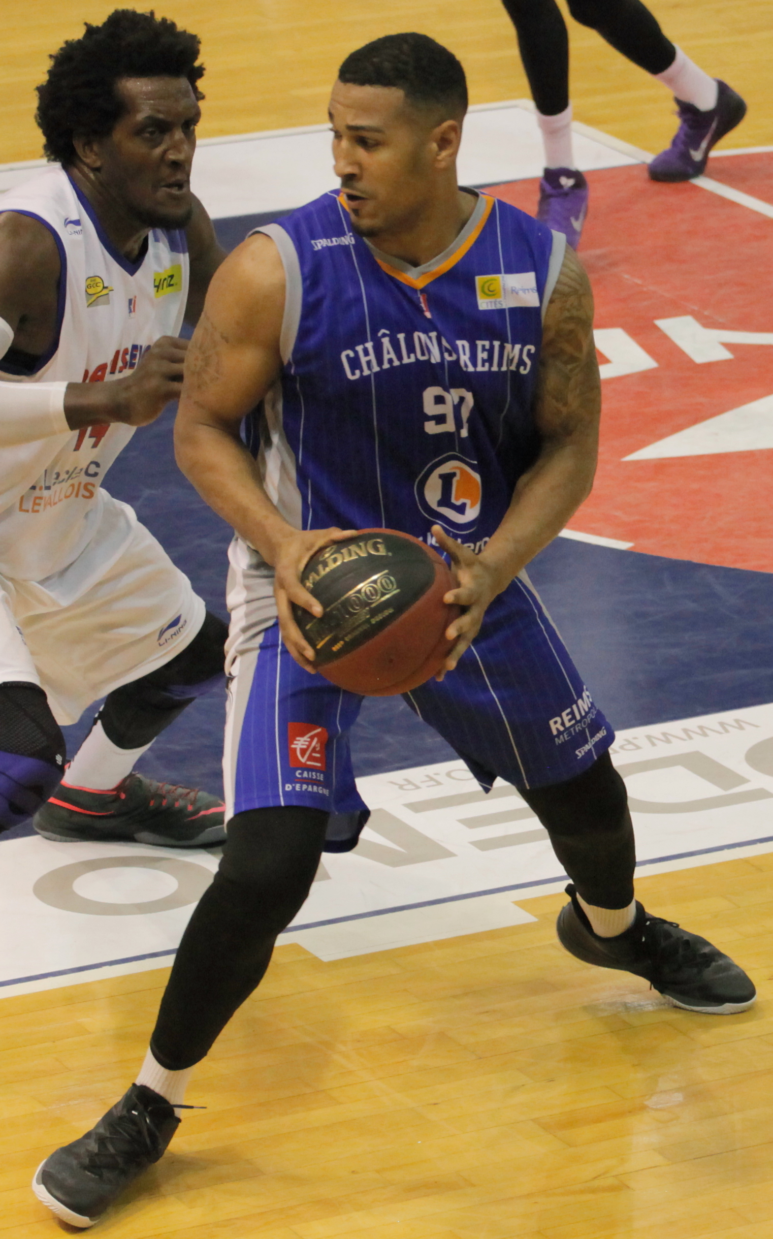 Imagem de referência relacionada a Gary Florimont, item descrito como jogador de basquete francês