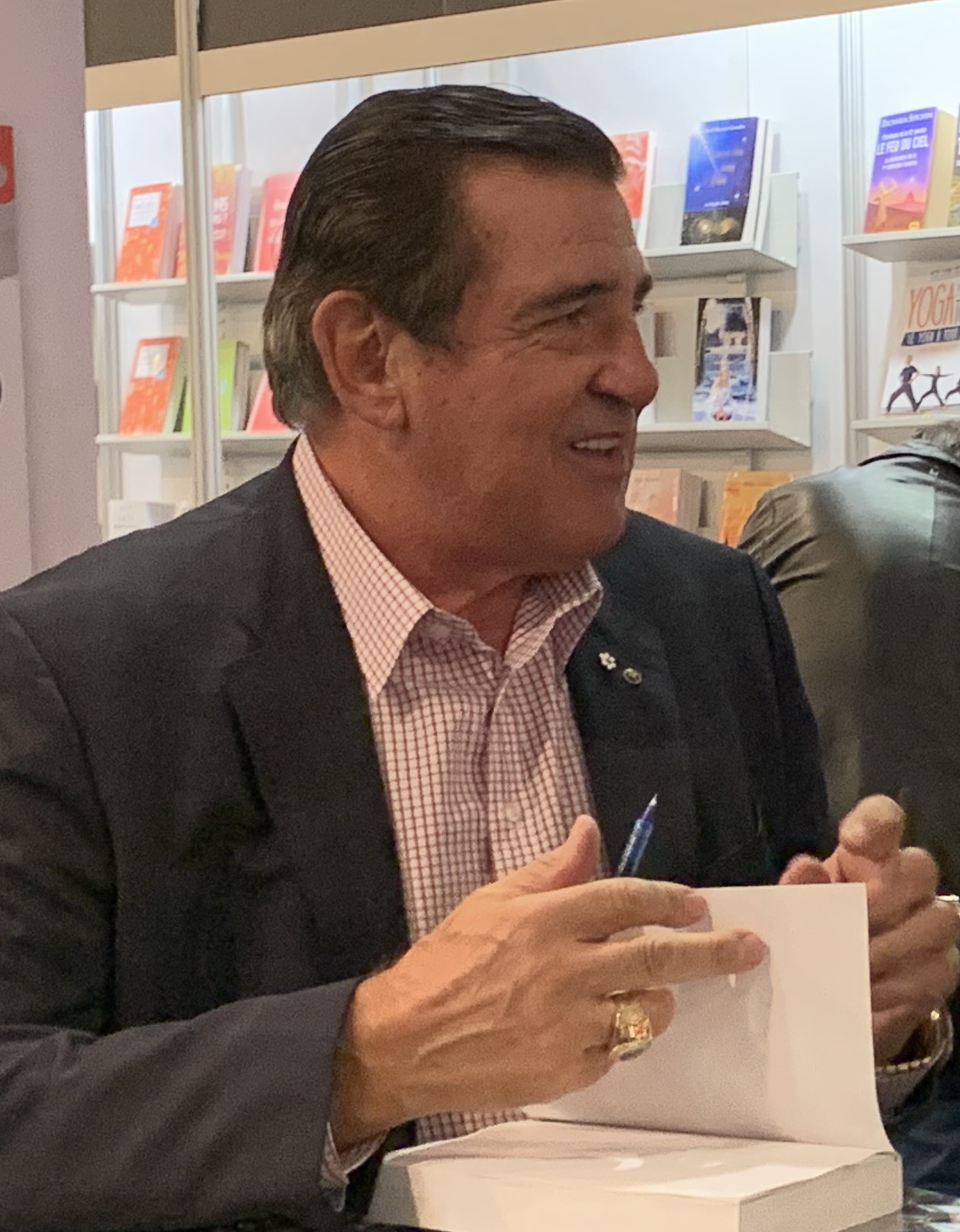 Imagem de referência de Serge Savard, descrito nos dados abertos como jogador de hóquei no gelo canadense
