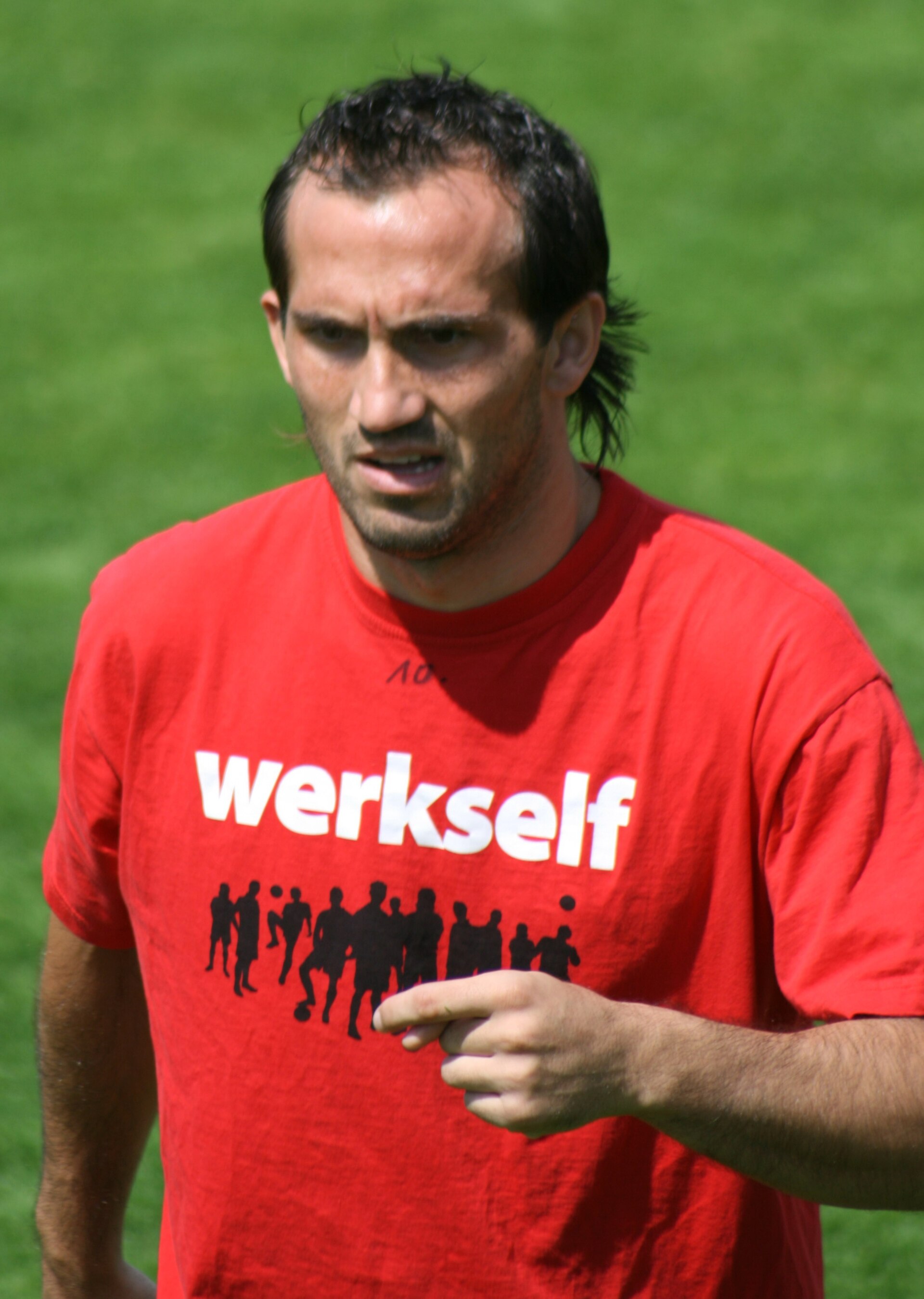 Imagem de referência de Theofanis Gekas, descrito nos dados abertos como futebolista grego