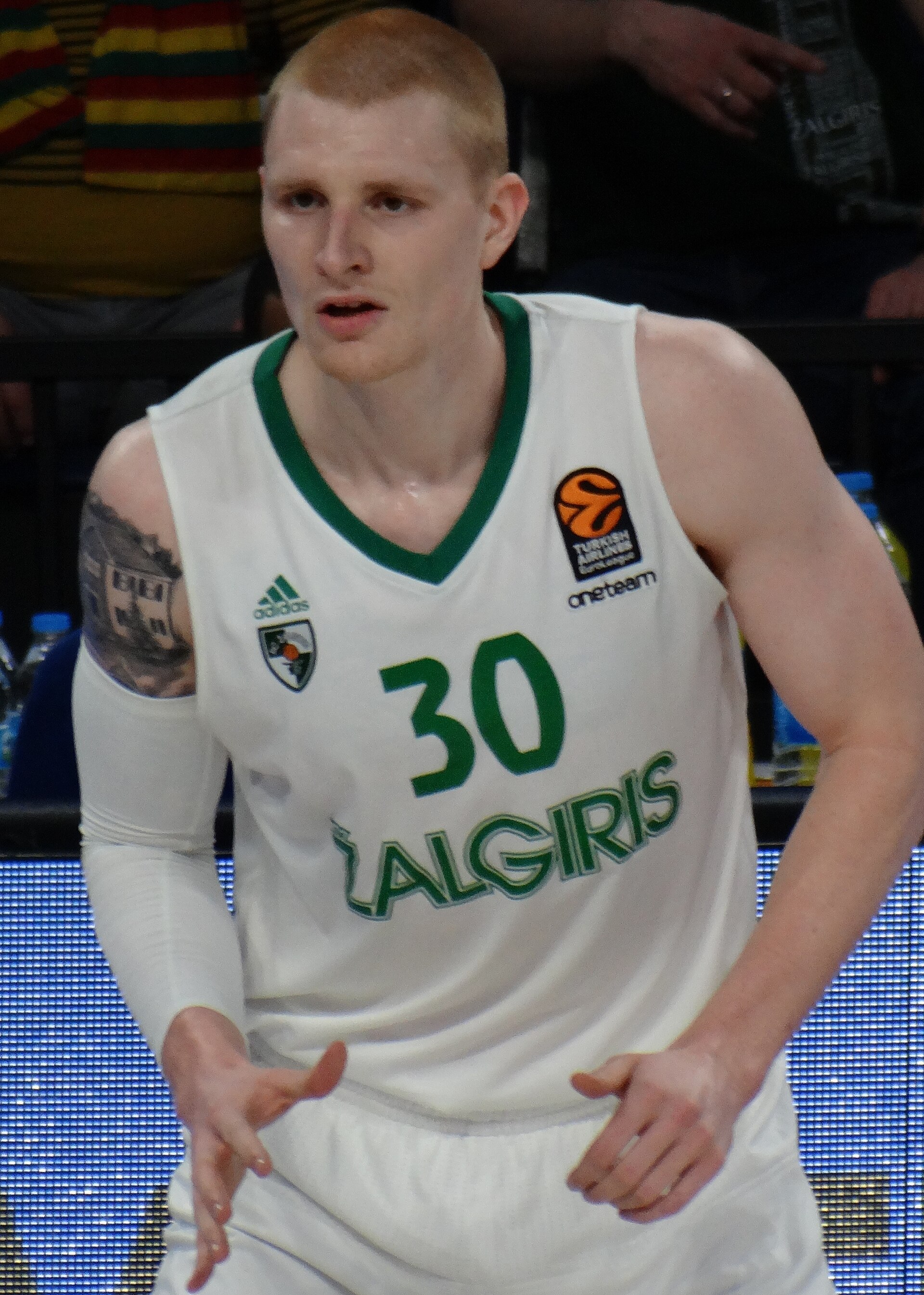 Imagem de referência de Aaron White, descrito nos dados abertos como basquetebolista estadunidense