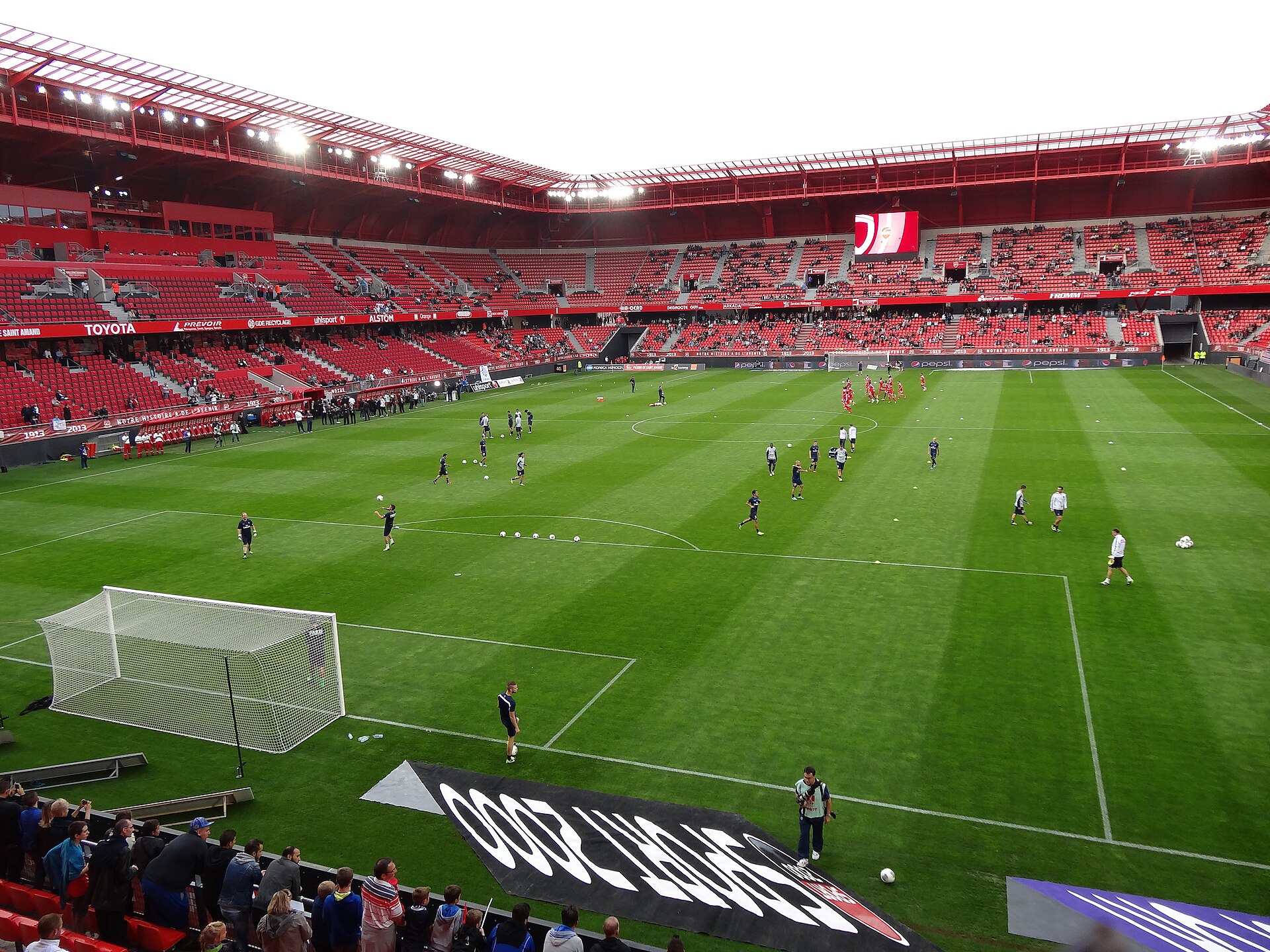 Imagem de referência de Stade du Hainaut, descrito nos dados abertos como estádio de futebol