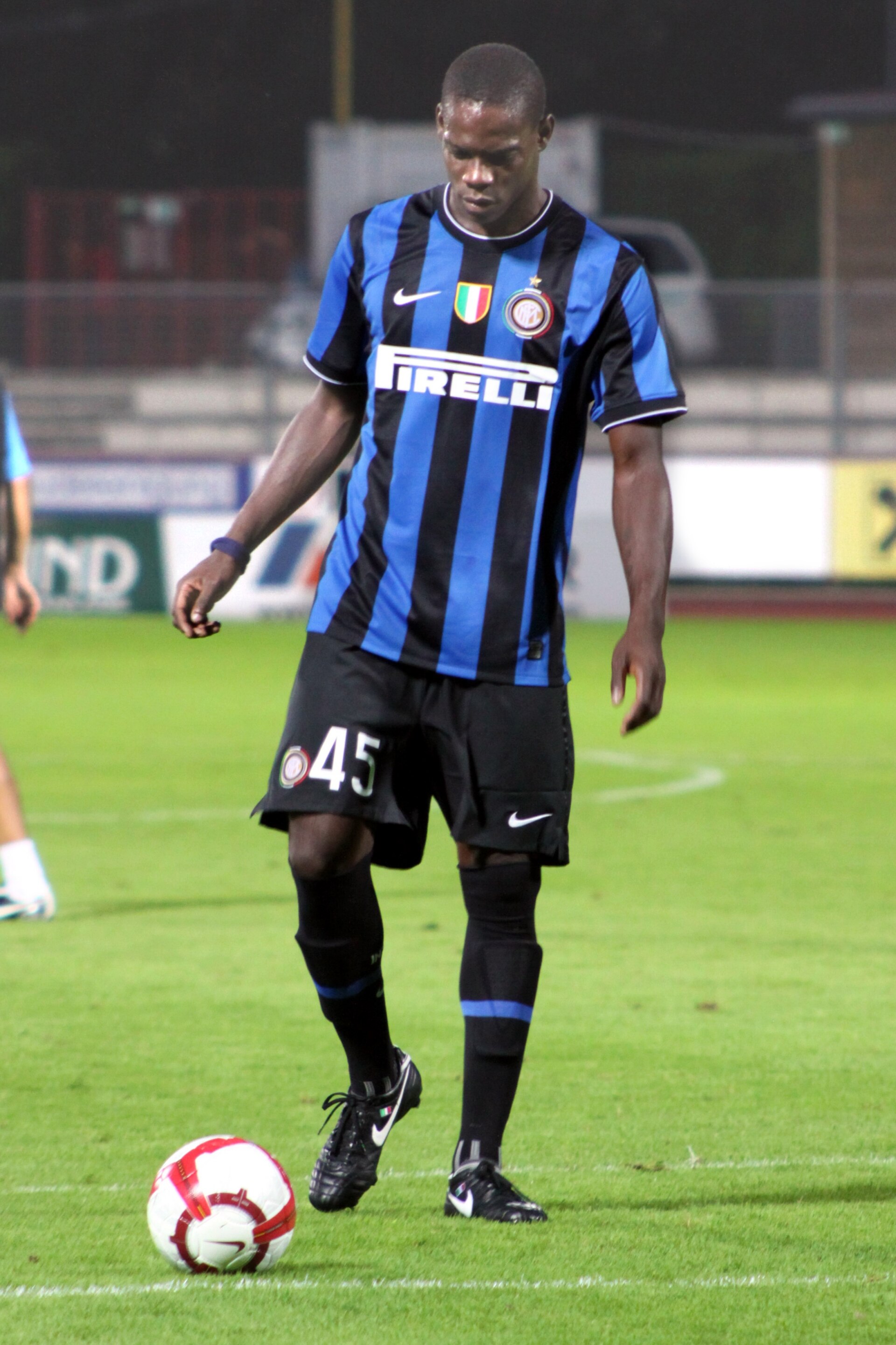 Imagem de referência de Mario Balotelli, descrito nos dados abertos como futebolista italiano