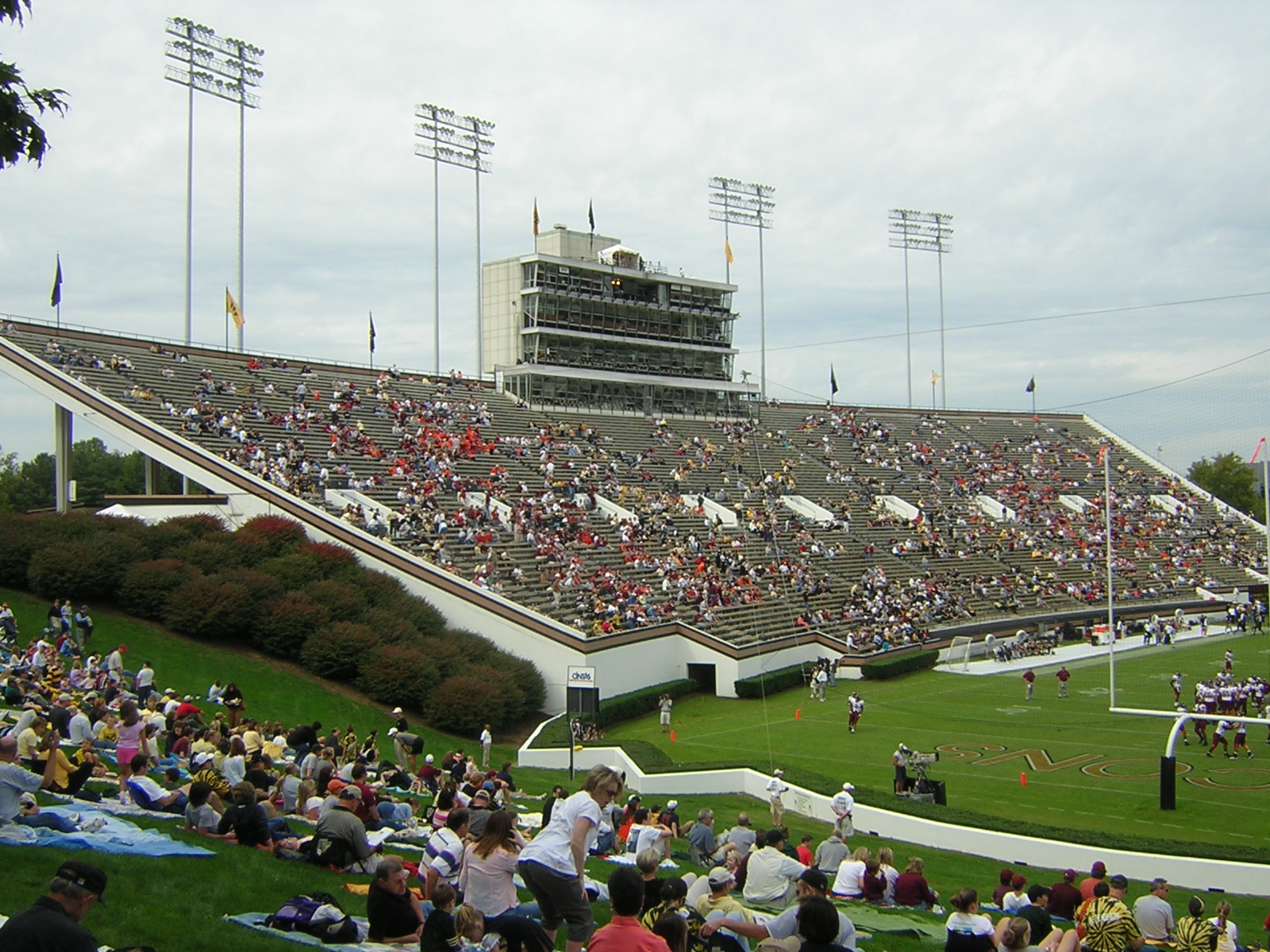 Imagem de referência de BB&T Field, descrito nos dados abertos como estádio em Winston-Salem, Estados Unidos