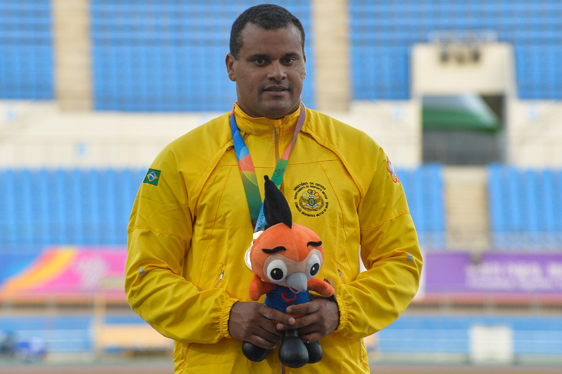 Imagem de referência de Júlio César de Oliveira, descrito nos dados abertos como atleta brasileiro