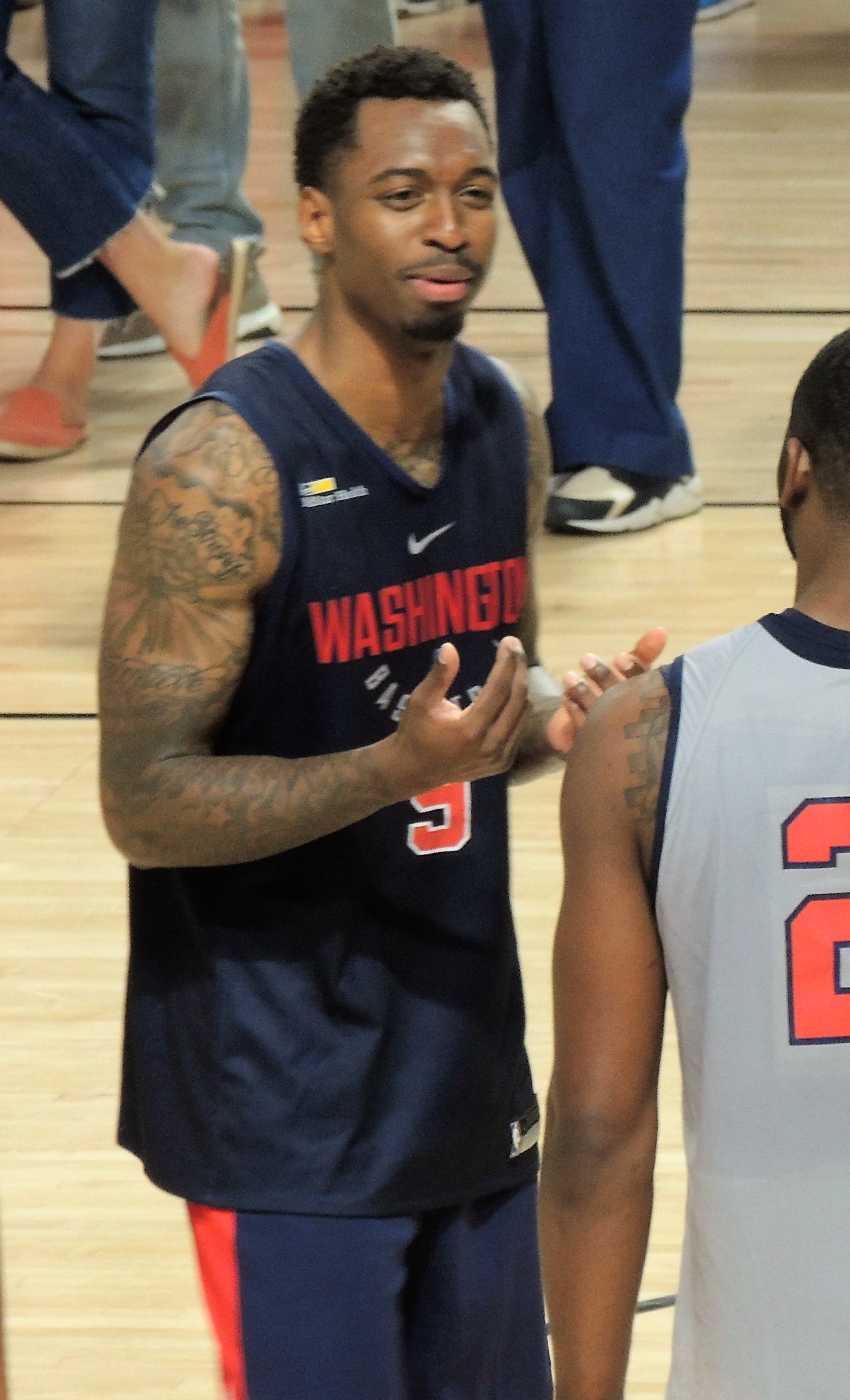 Imagem de referência relacionada a Sheldon McClellan, item descrito como basquetebolista estadunidense