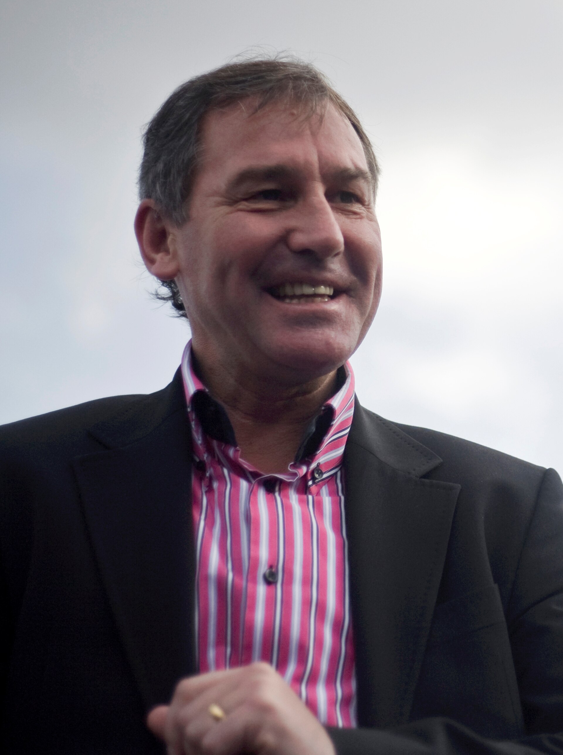 Imagem de referência relacionada a Bryan Robson, item descrito como futebolista inglês