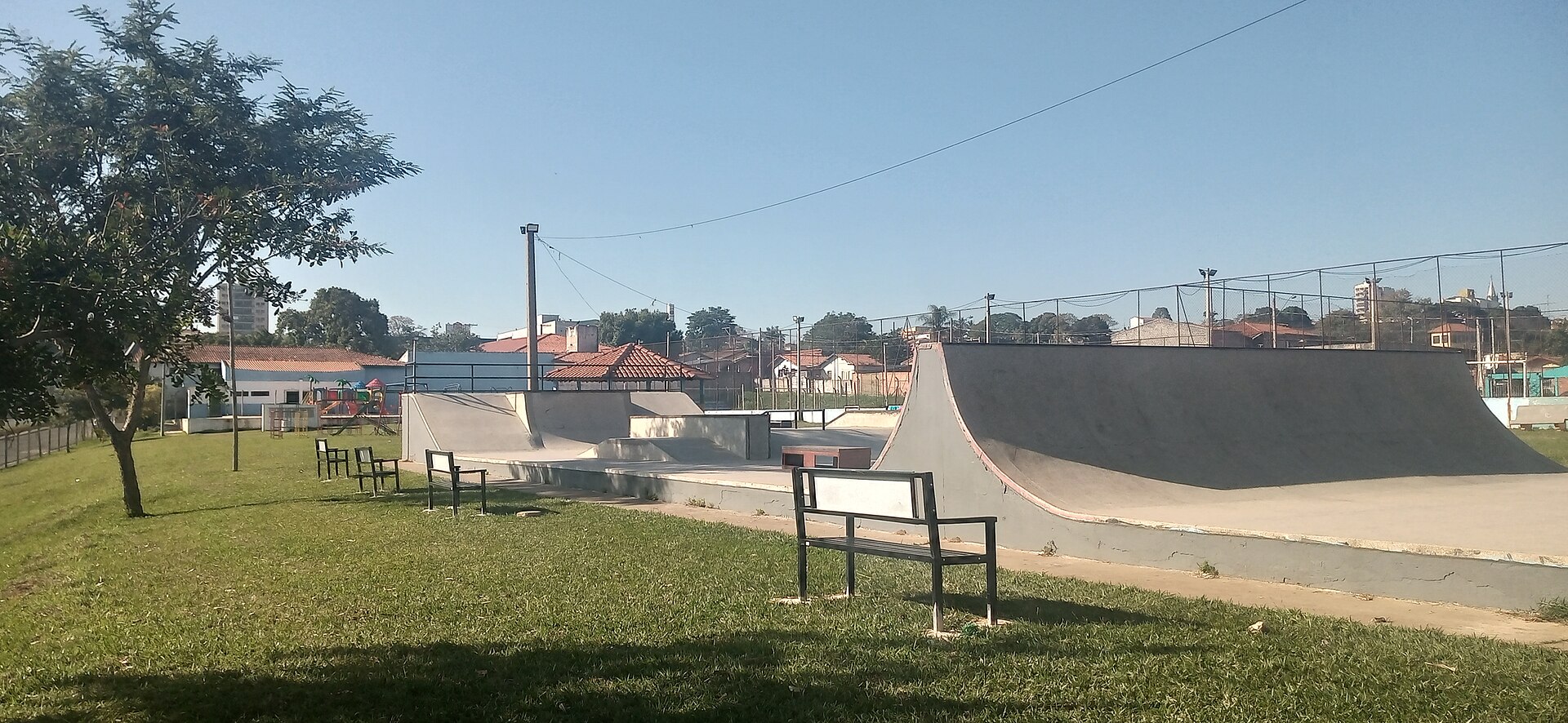 Imagem de referência de Centro Esportivo Paulo Roberto dos Santos, descrito nos dados abertos como centro esportivo em Laranjal Paulista, Brasil
