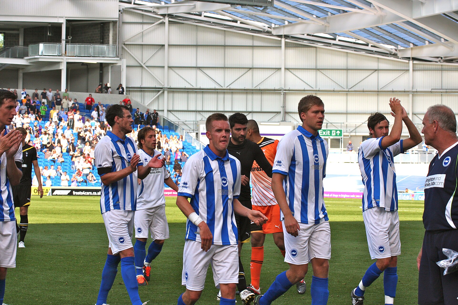 Imagem de referência de Brighton & Hove Albion Football Club, descrito nos dados abertos como clube de futebol sediado em Brighton and Hove, Inglaterra