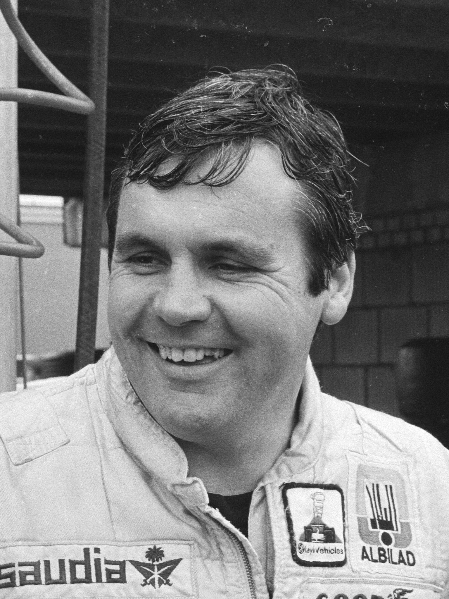 Imagem de referência de Alan Jones, descrito nos dados abertos como ex-automobilista australiano, campeão mundial de Fórmula 1 em 1980