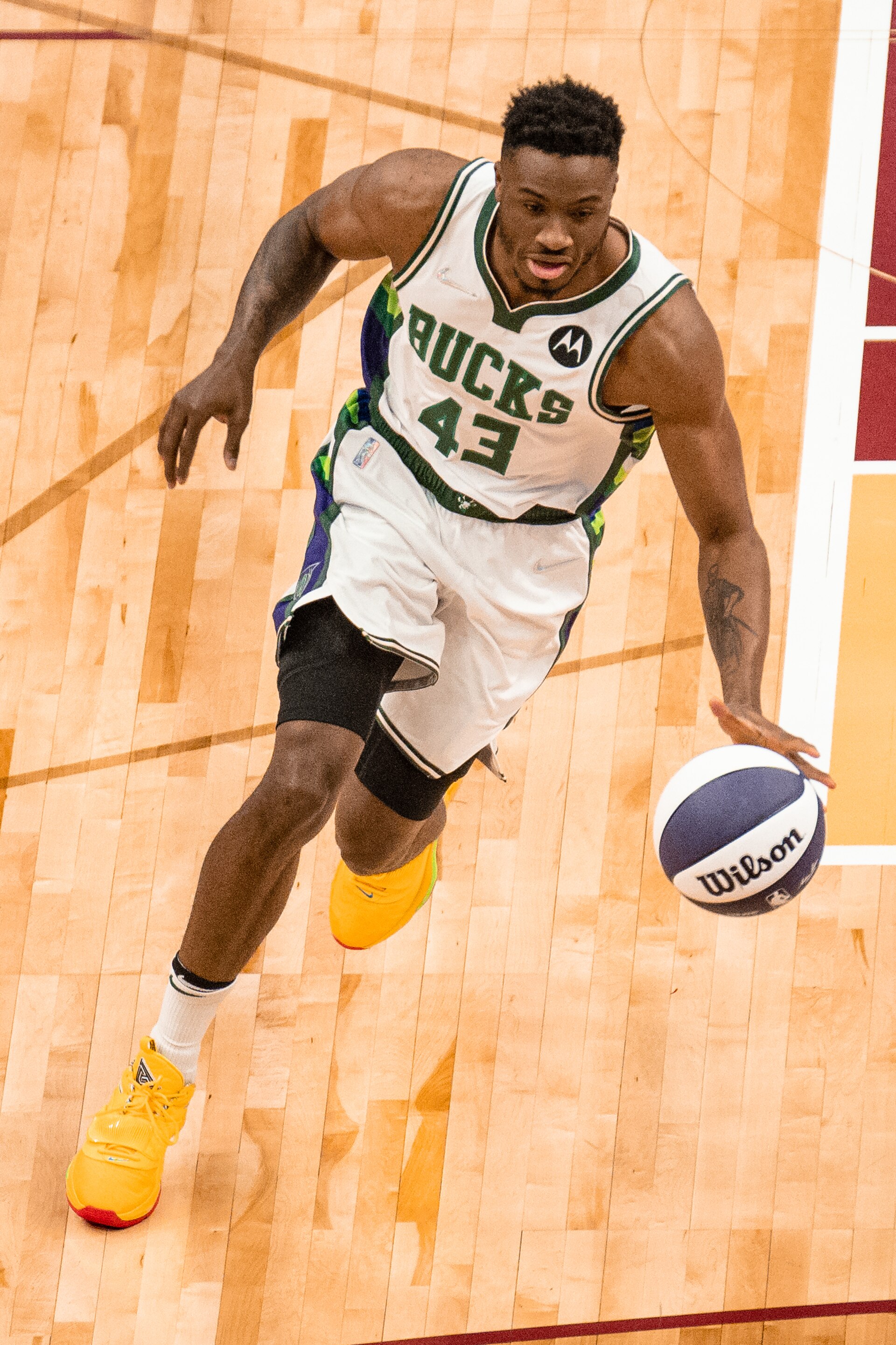 Imagem de referência relacionada a Thanasis Antetokounmpo, item descrito como jogador de basquetebol grego