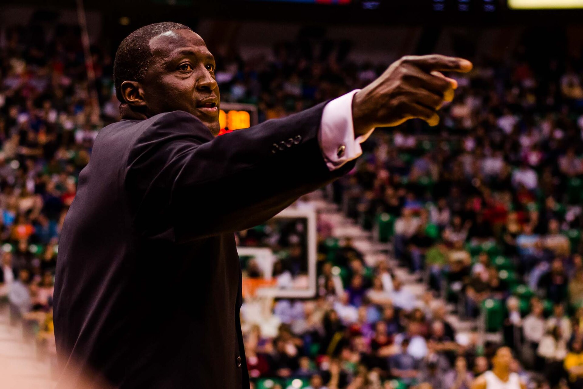 Imagem de referência relacionada a Tyrone Corbin, item descrito como basquetebolista estadunidense