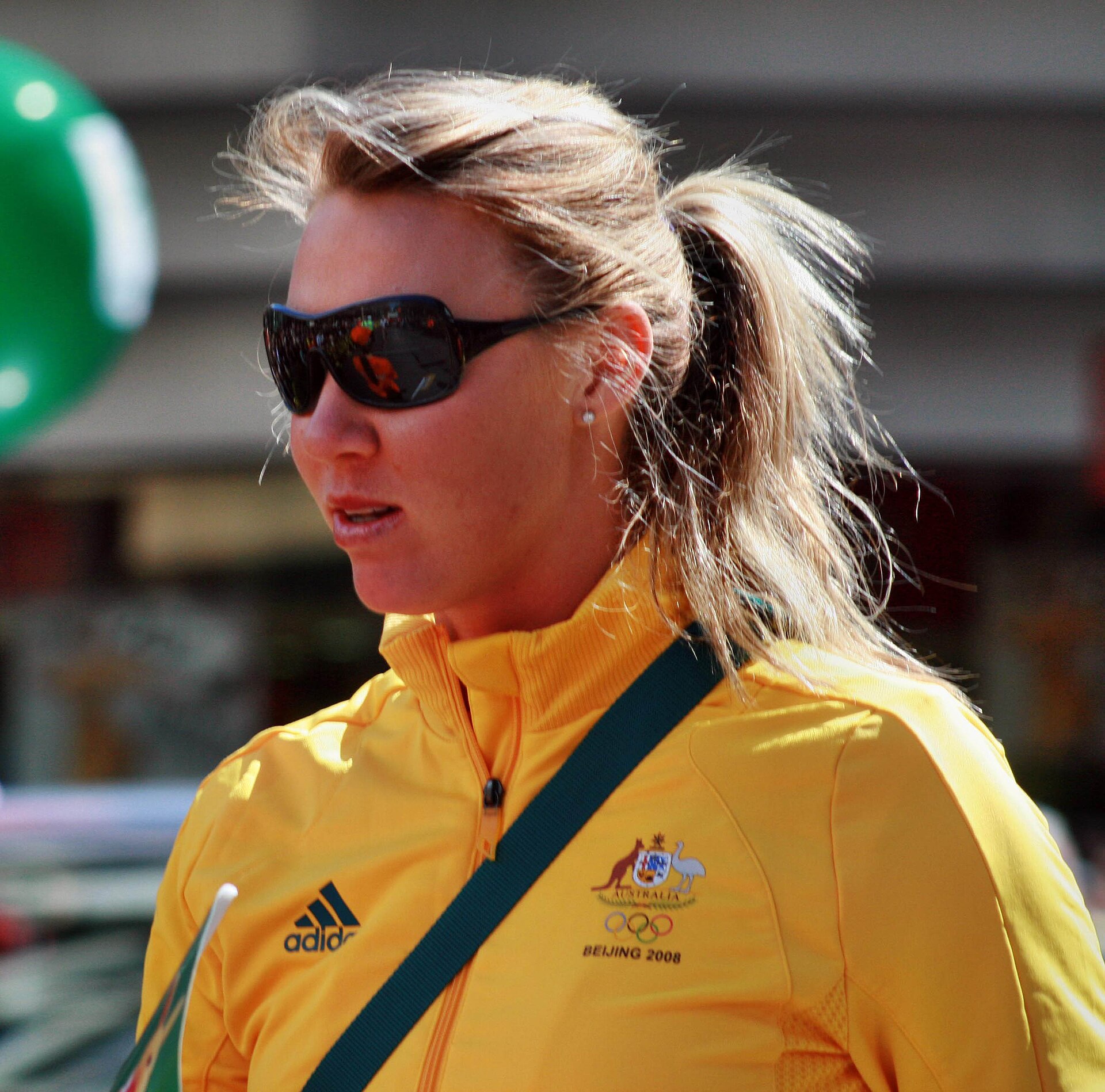 Imagem de referência relacionada a Alicia Molik, item descrito como tenista australiana