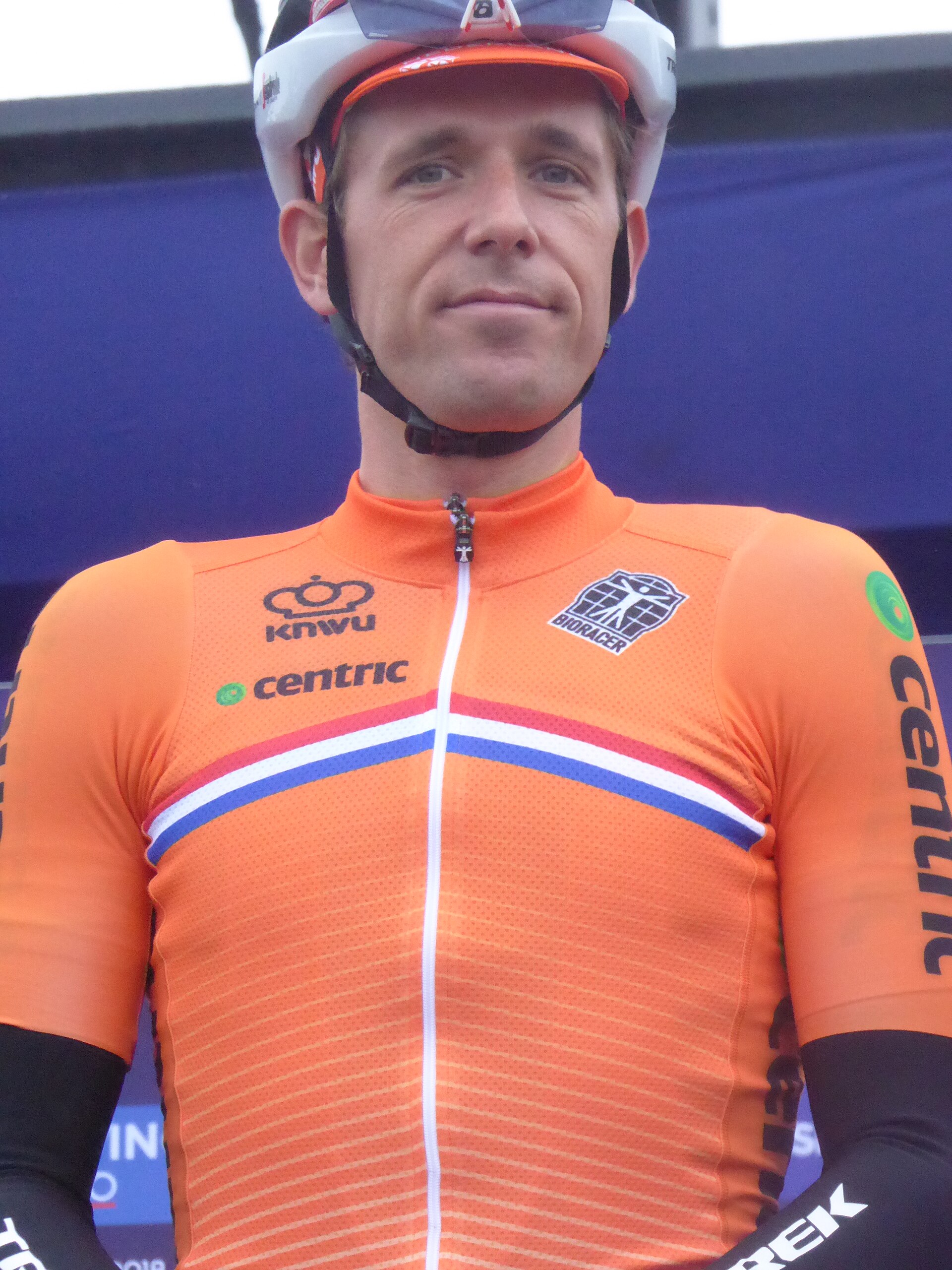 Imagem de referência de Koen de Kort, descrito nos dados abertos como ciclista neerlandês