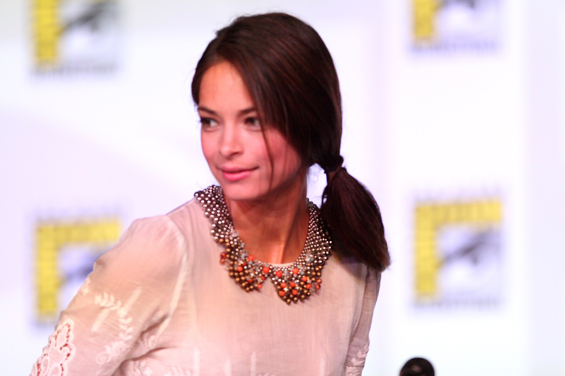 Imagem de referência de Kristin Kreuk, descrito nos dados abertos como actriz canadiana
