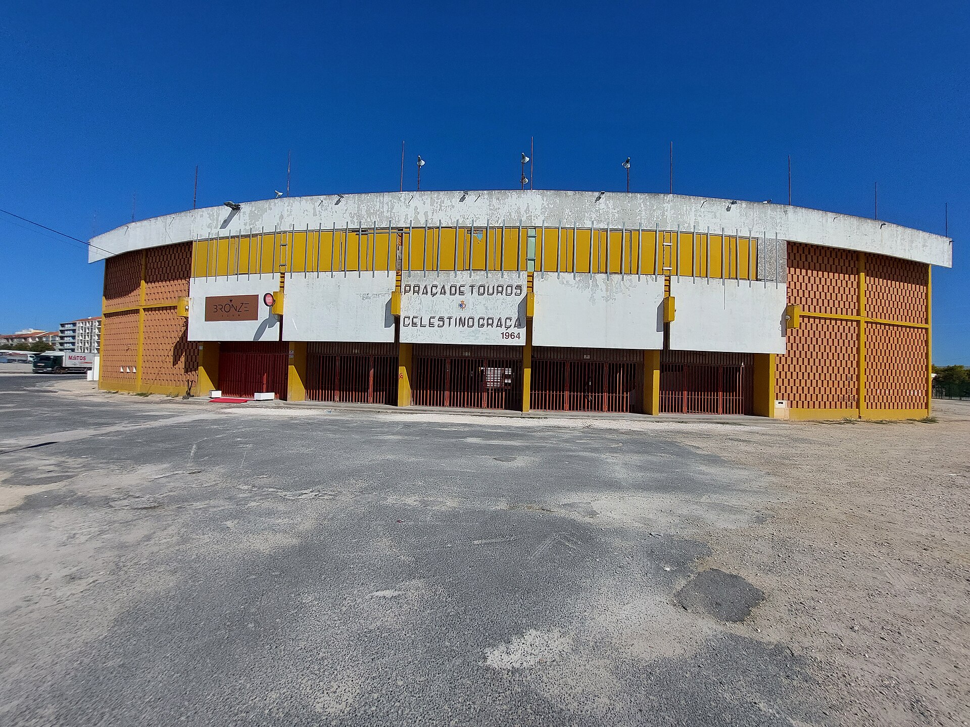 Imagem de referência de Praça de Touros de Santarém, descrito nos dados abertos como praça de Touros " Monumental Celestino Graça"
