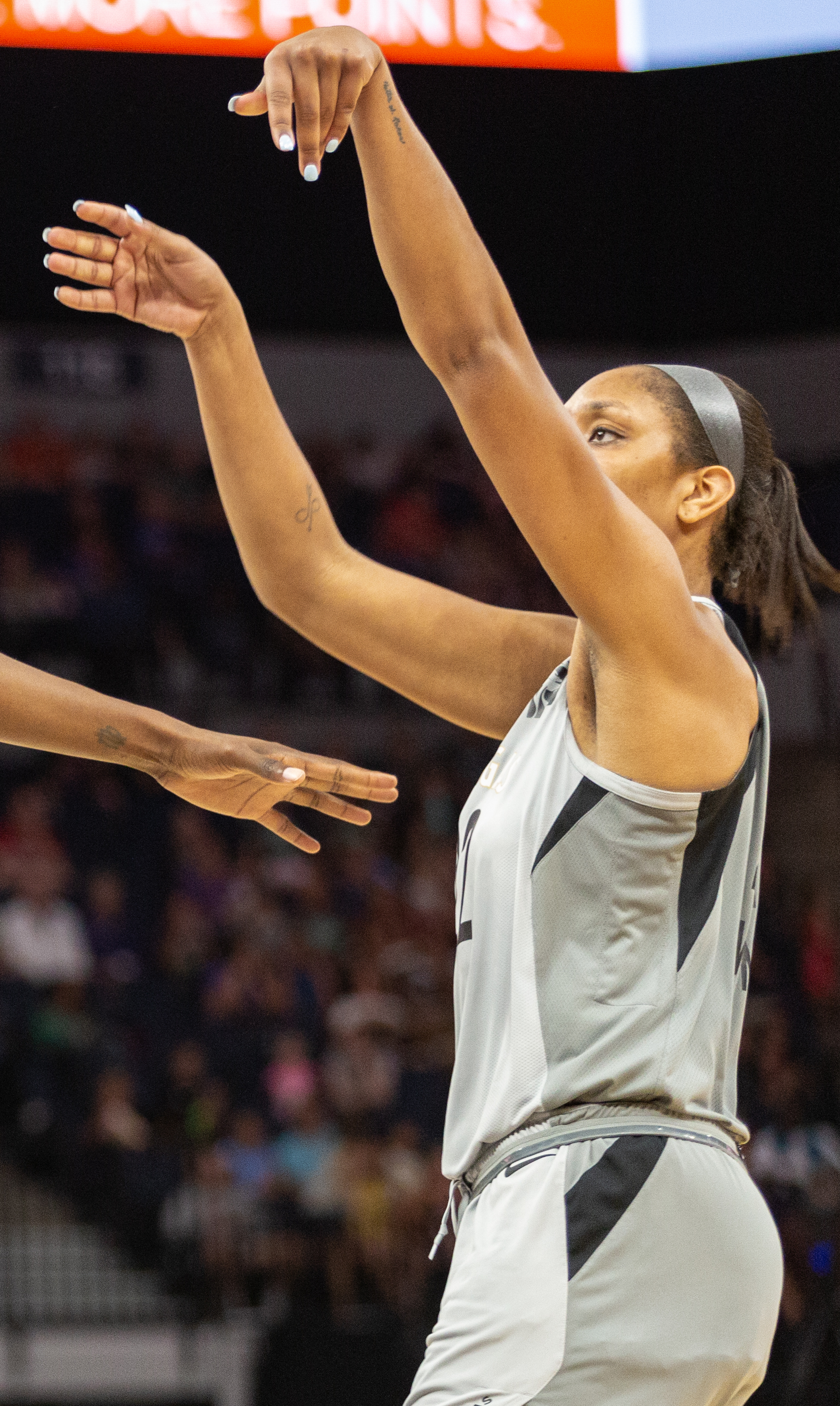 Imagem de referência de Nia Coffey, descrito nos dados abertos como jogadora de basquetebol norte-americana