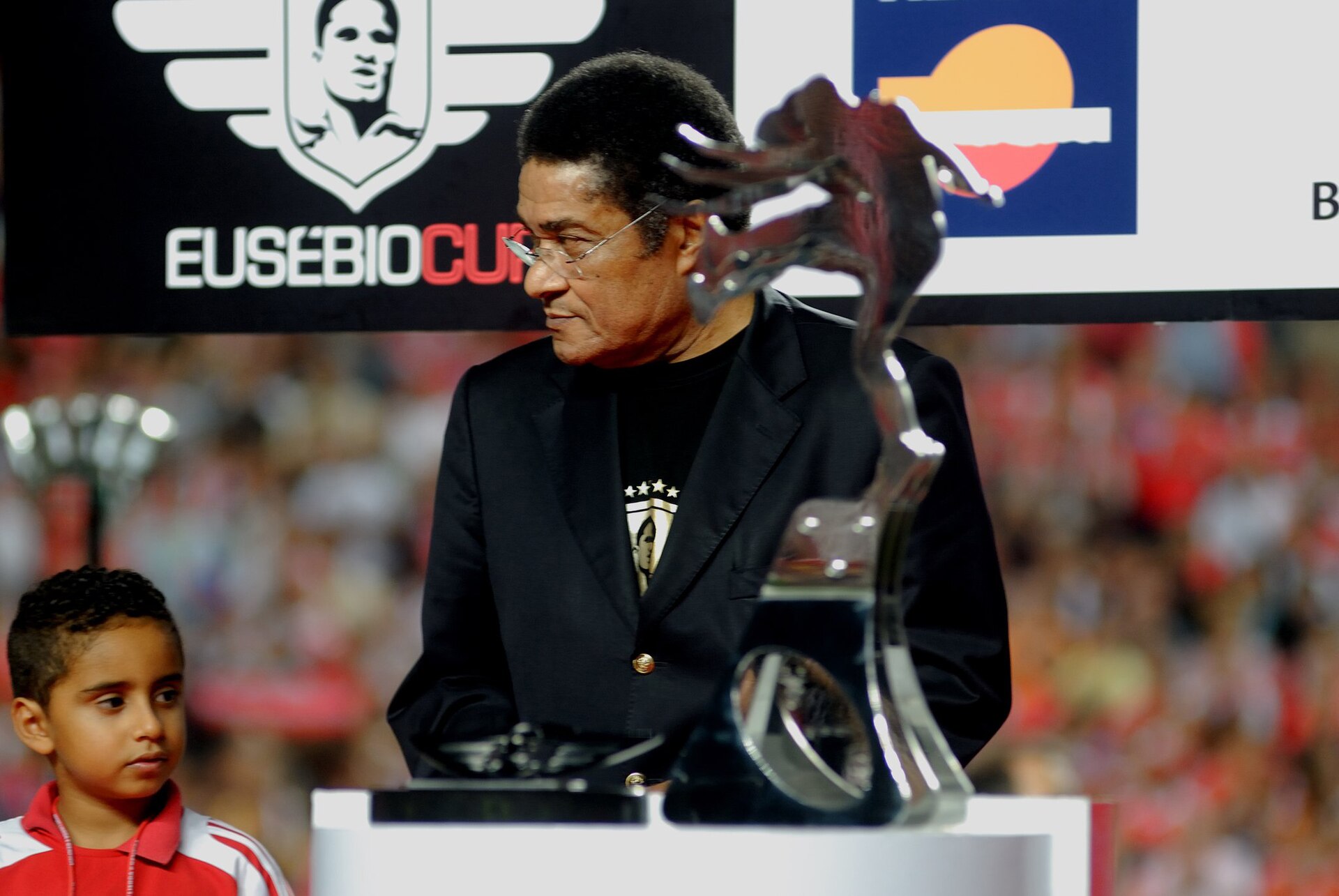 Imagem de referência relacionada a Eusébio, item descrito como futebolista português (1942–2014)