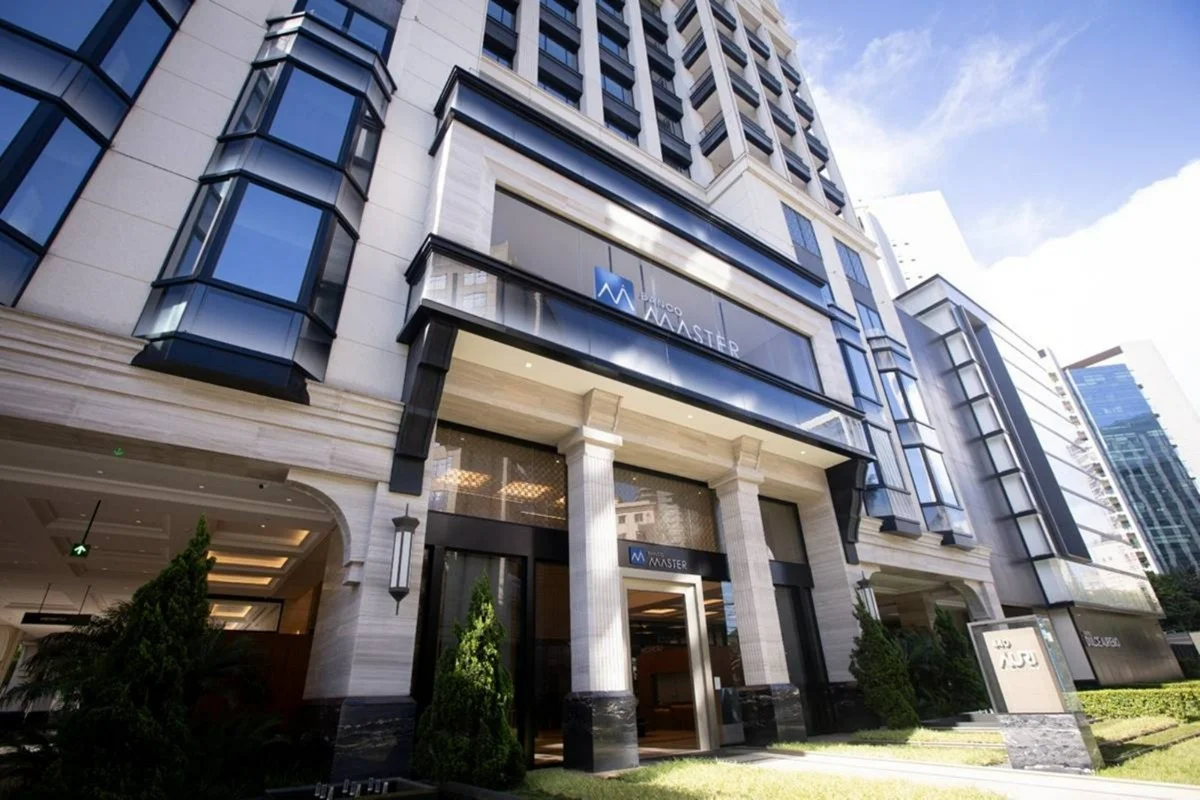 Master: 43,8% veem mais aliados de Bolsonaro envolvidos e 43,4%, de Lula