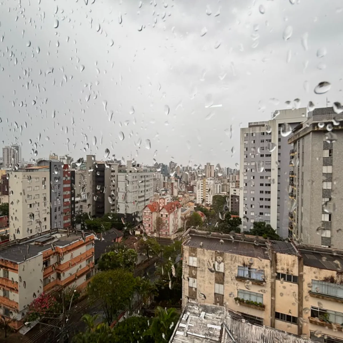 Chuva ameaça 551 cidades de MG com alagamentos e deslizamentos; veja lista