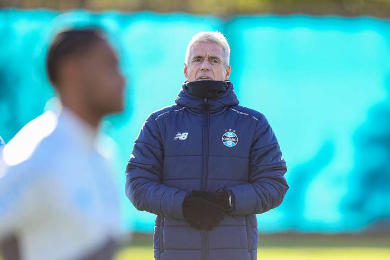 Grêmio anuncia saída de Luís Castro e nome lendário como substituto