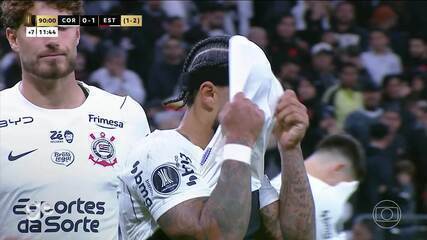 Reações de Memphis antes e depois do pênalti perdido