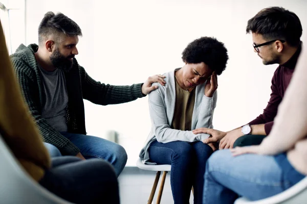 Especialistas ensinam como reconhecer sinais suicidas em cada fase da vida