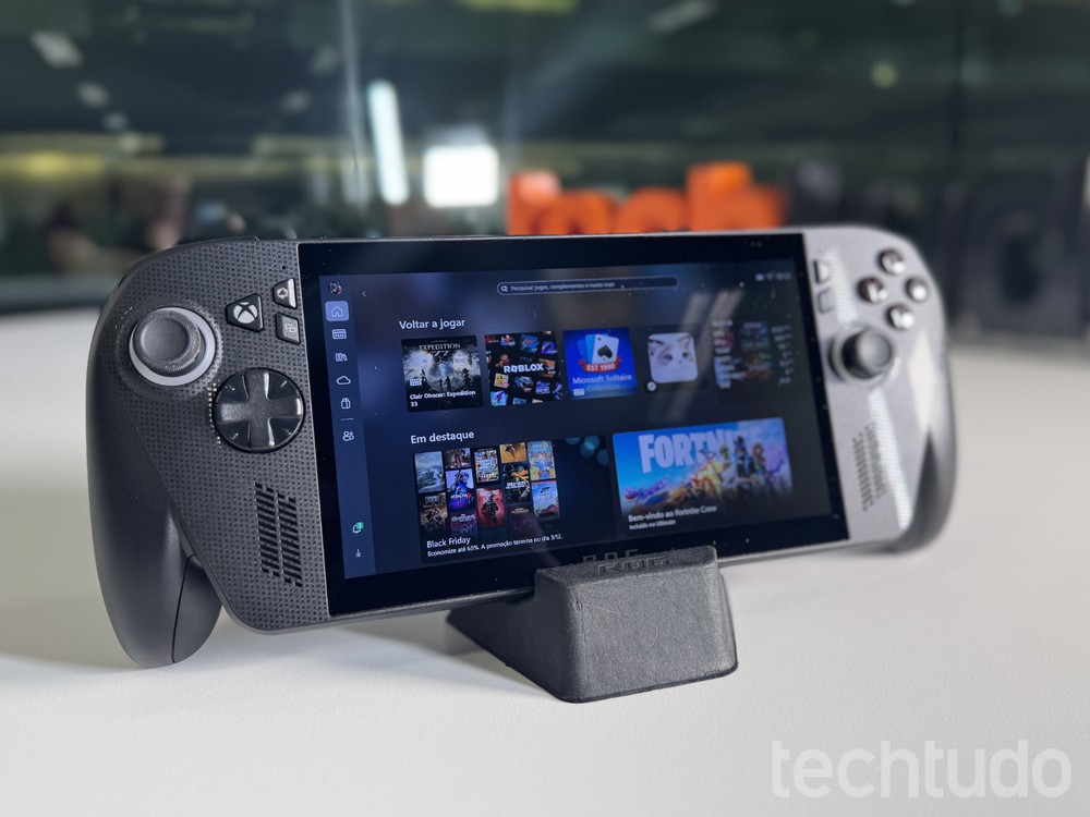 ROG Xbox Ally X é o portátil de maior potência e desempenho bruto disponível no mercado — Foto: Victor Bastos/TechTudo