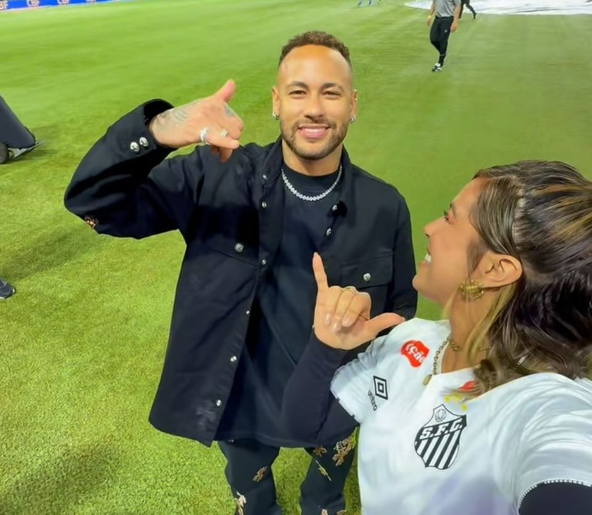 Neymar realizou sonho de torcedora símbolo do Santos meses antes de sua morte; assista